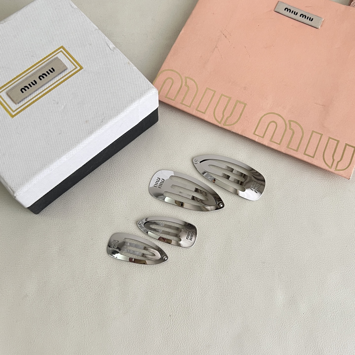 】一对 miumiu  发夹 出口订单最美单品 高级感十足 送礼自用都nice