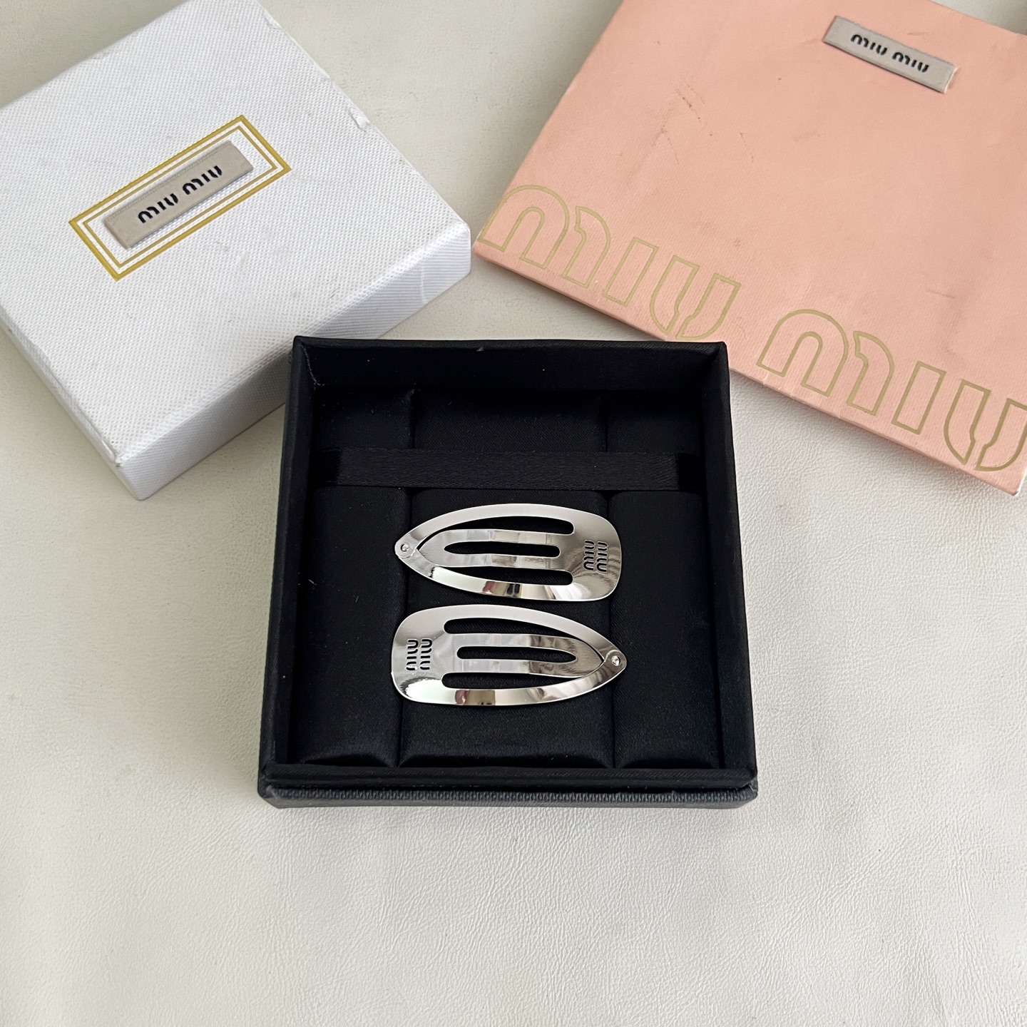 】一对 miumiu  发夹 出口订单最美单品 高级感十足 送礼自用都nice