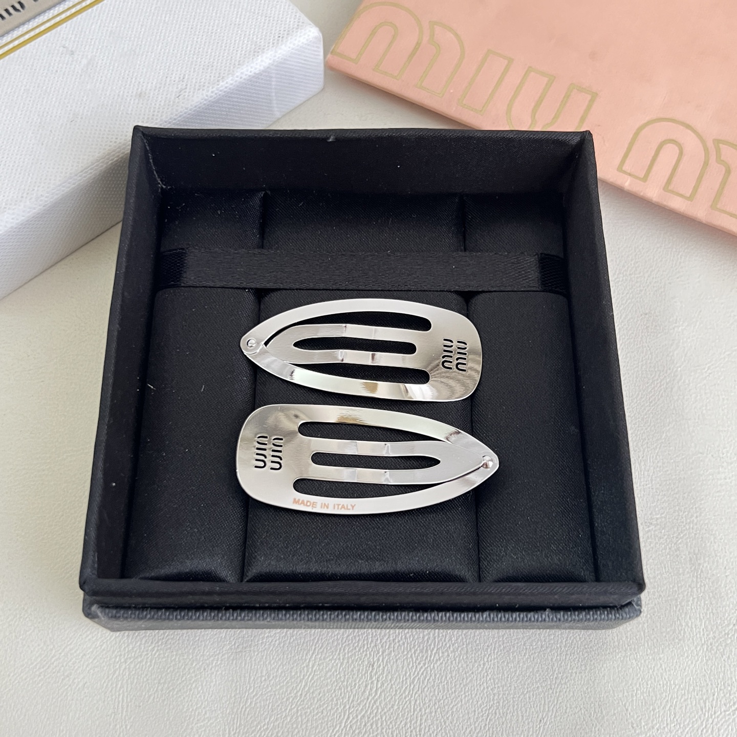 】一对 miumiu  发夹 出口订单最美单品 高级感十足 送礼自用都nice