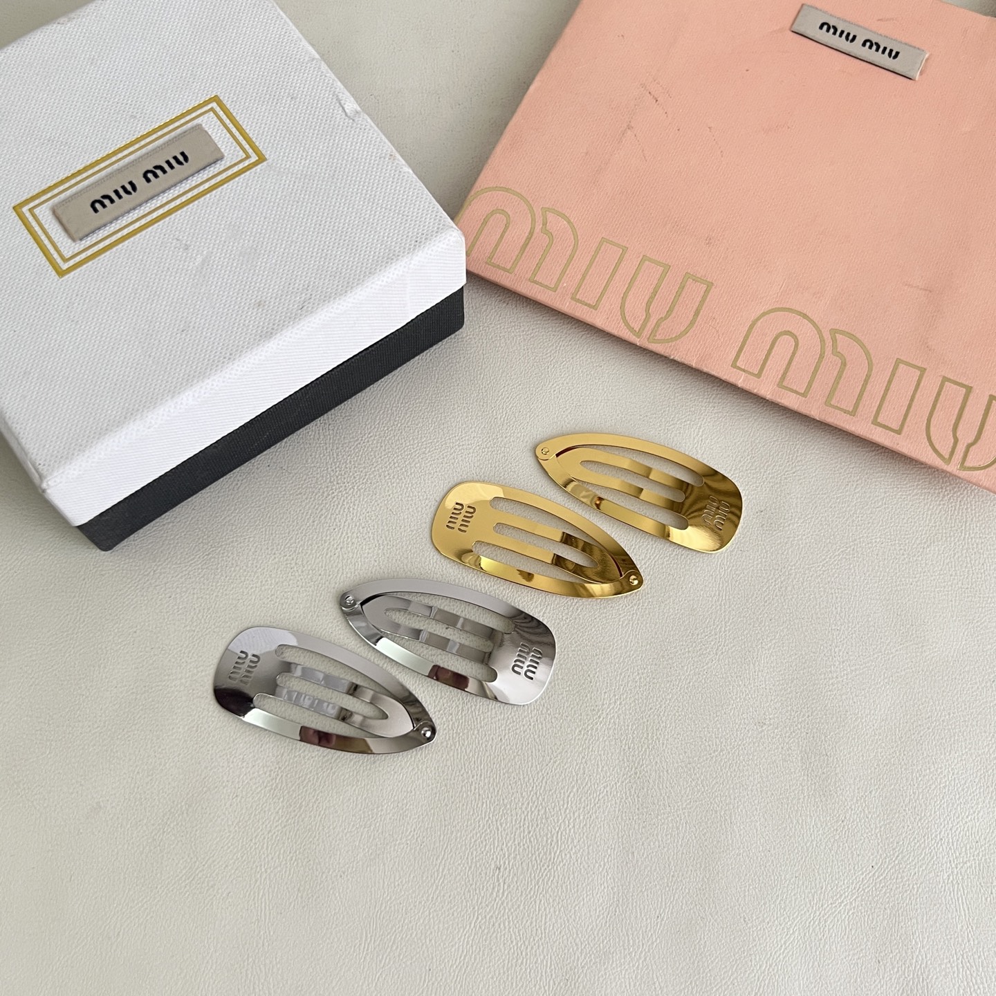 】一对 miumiu  发夹 出口订单最美单品 高级感十足 送礼自用都nice