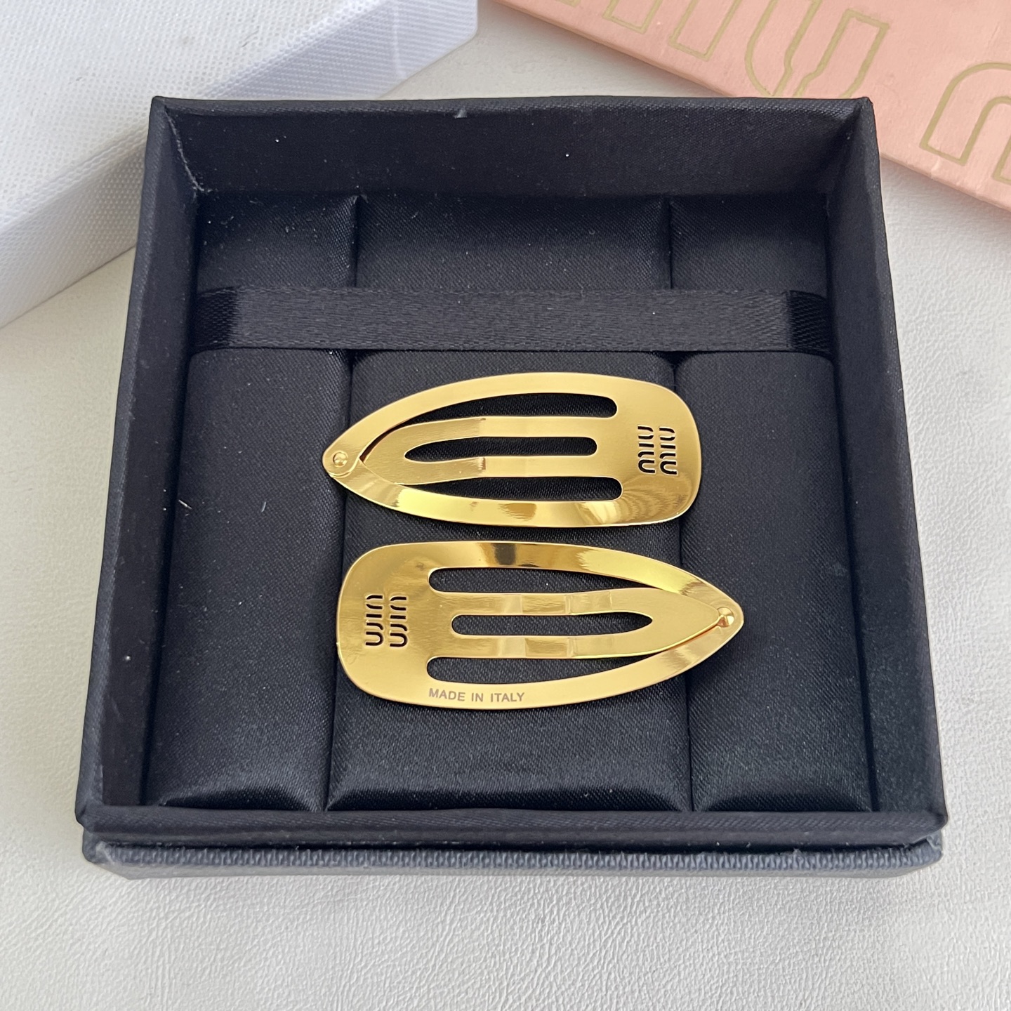 】一对 miumiu  发夹 出口订单最美单品 高级感十足 送礼自用都nice