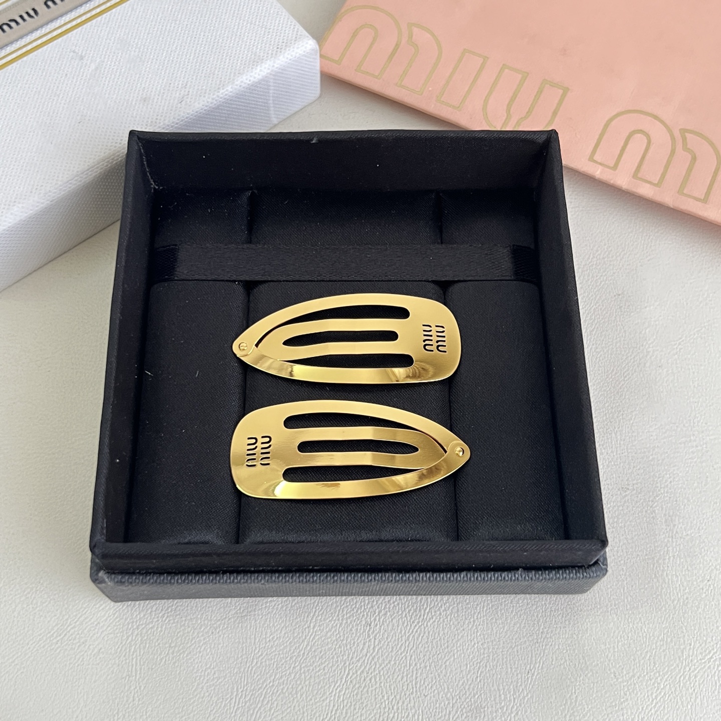 】一对 miumiu  发夹 出口订单最美单品 高级感十足 送礼自用都nice