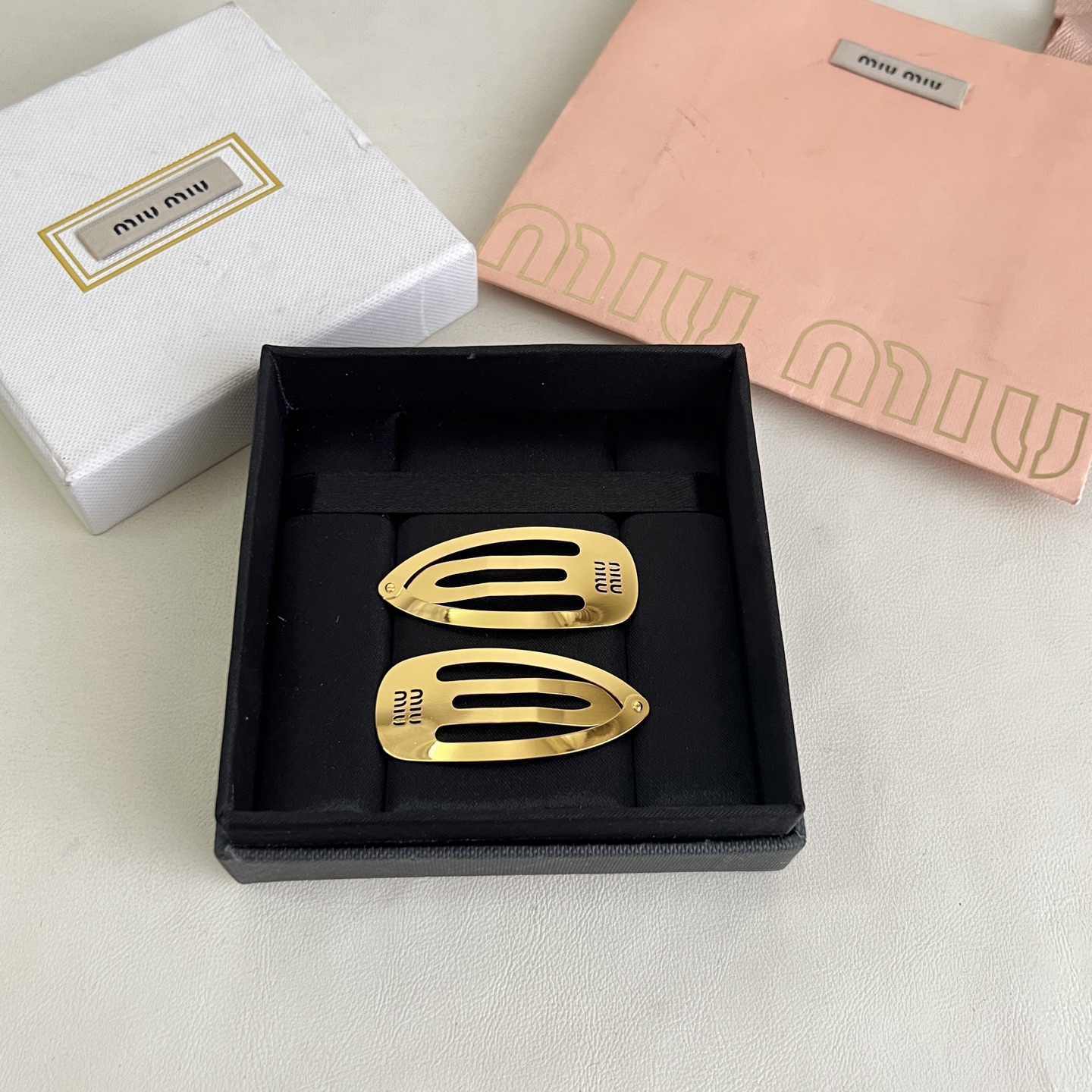 】一对 miumiu  发夹 出口订单最美单品 高级感十足 送礼自用都nice