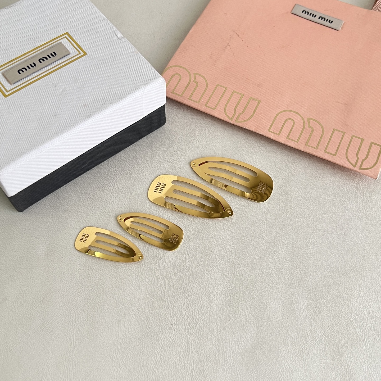 】一对 miumiu  发夹 出口订单最美单品 高级感十足 送礼自用都nice
