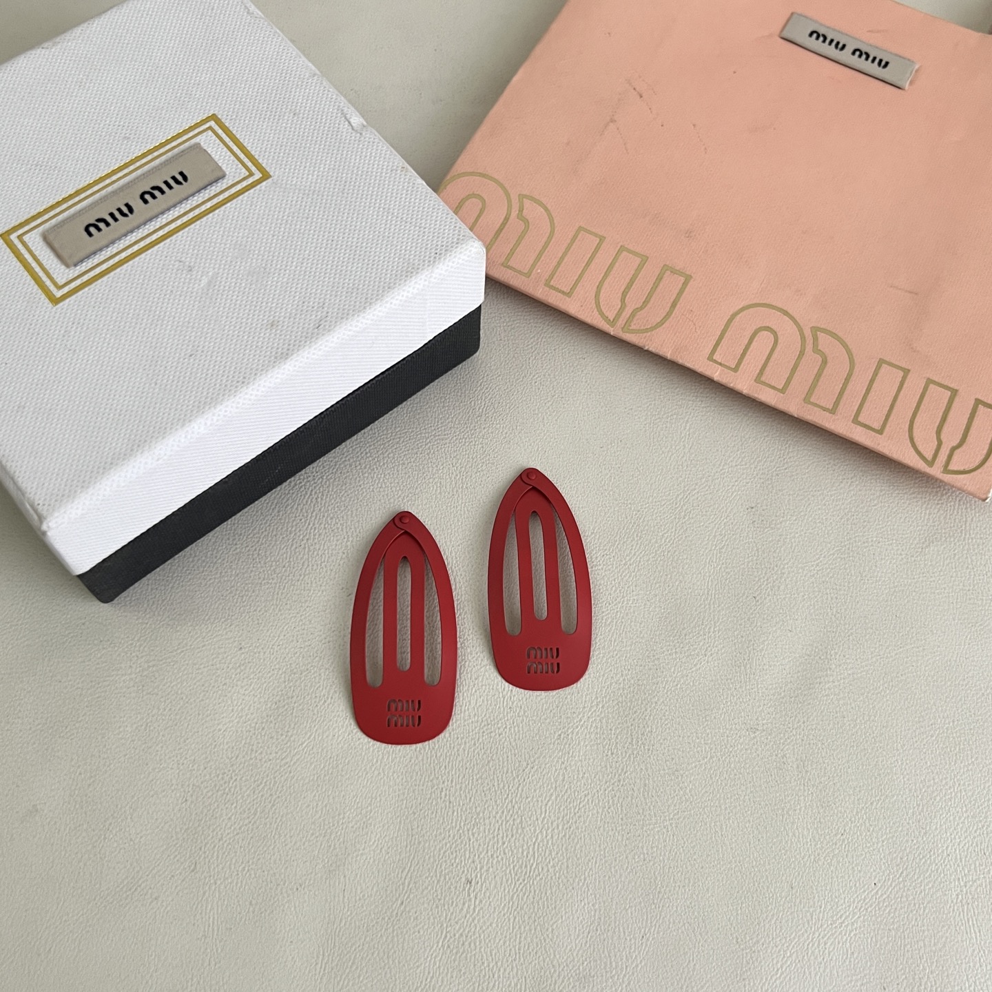 】一对 miumiu  发夹 出口订单最美单品 高级感十足 送礼自用都nice