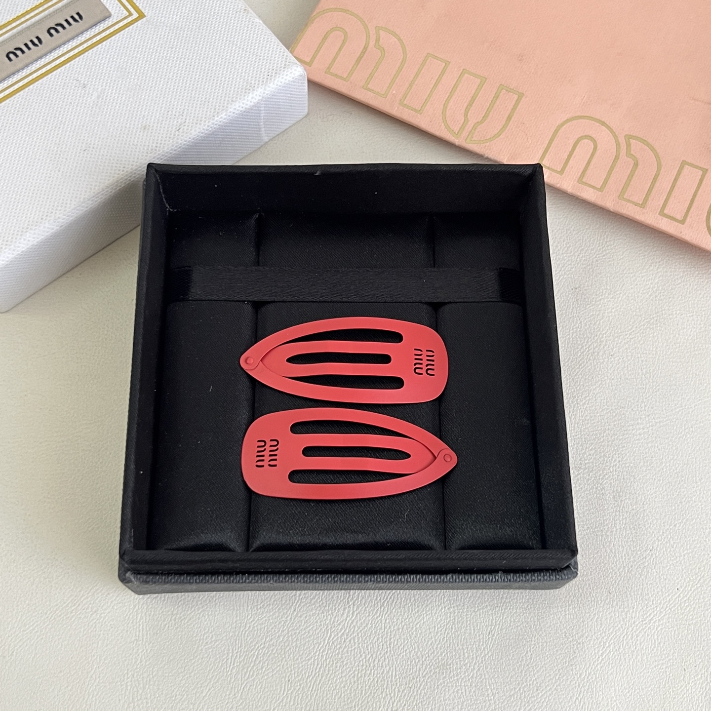 】一对 miumiu  发夹 出口订单最美单品 高级感十足 送礼自用都nice