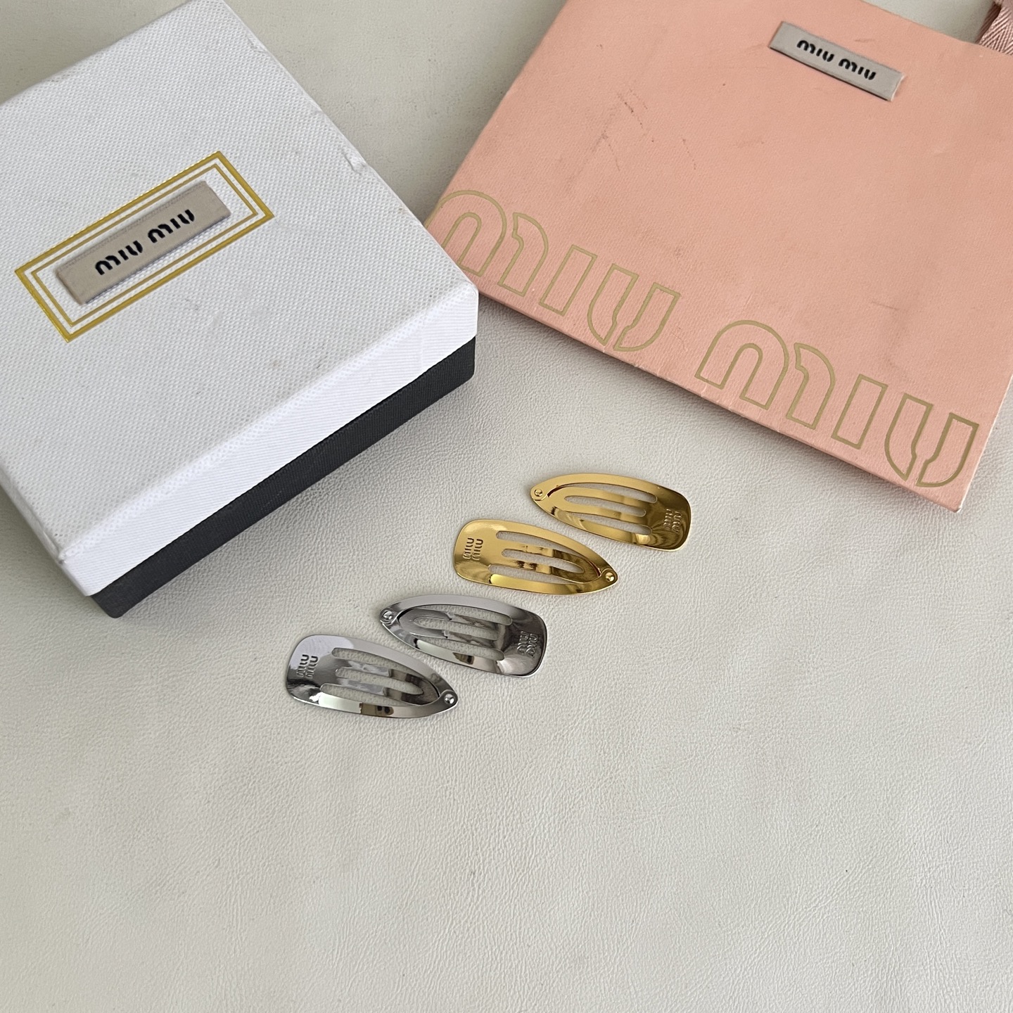 】一对 miumiu  发夹 出口订单最美单品 高级感十足 送礼自用都nice