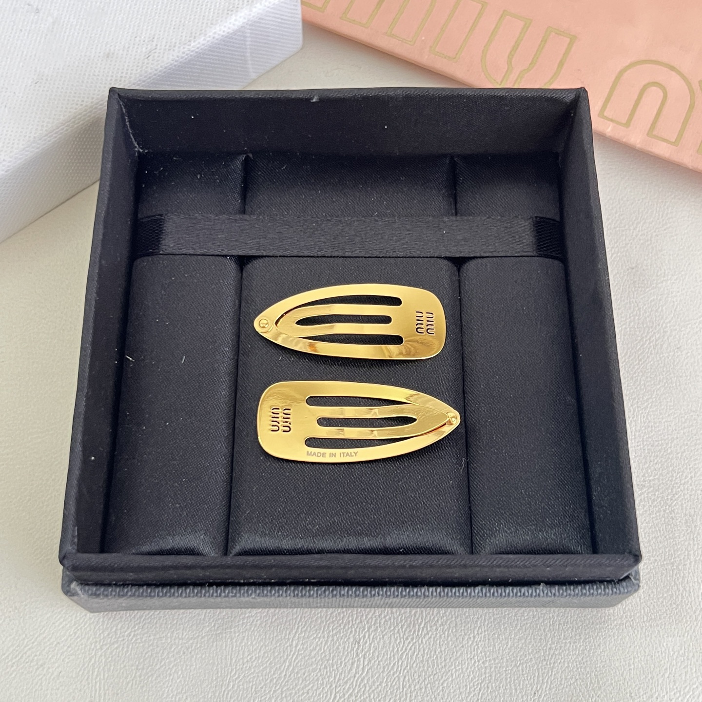 】一对 miumiu  发夹 出口订单最美单品 高级感十足 送礼自用都nice