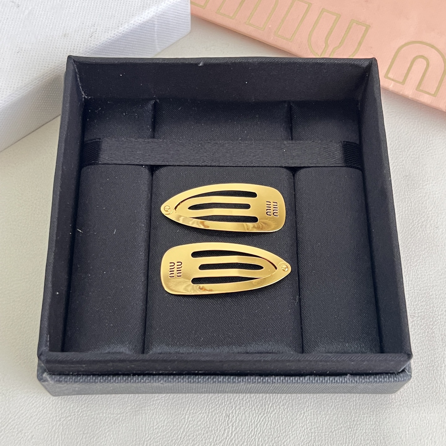 】一对 miumiu  发夹 出口订单最美单品 高级感十足 送礼自用都nice