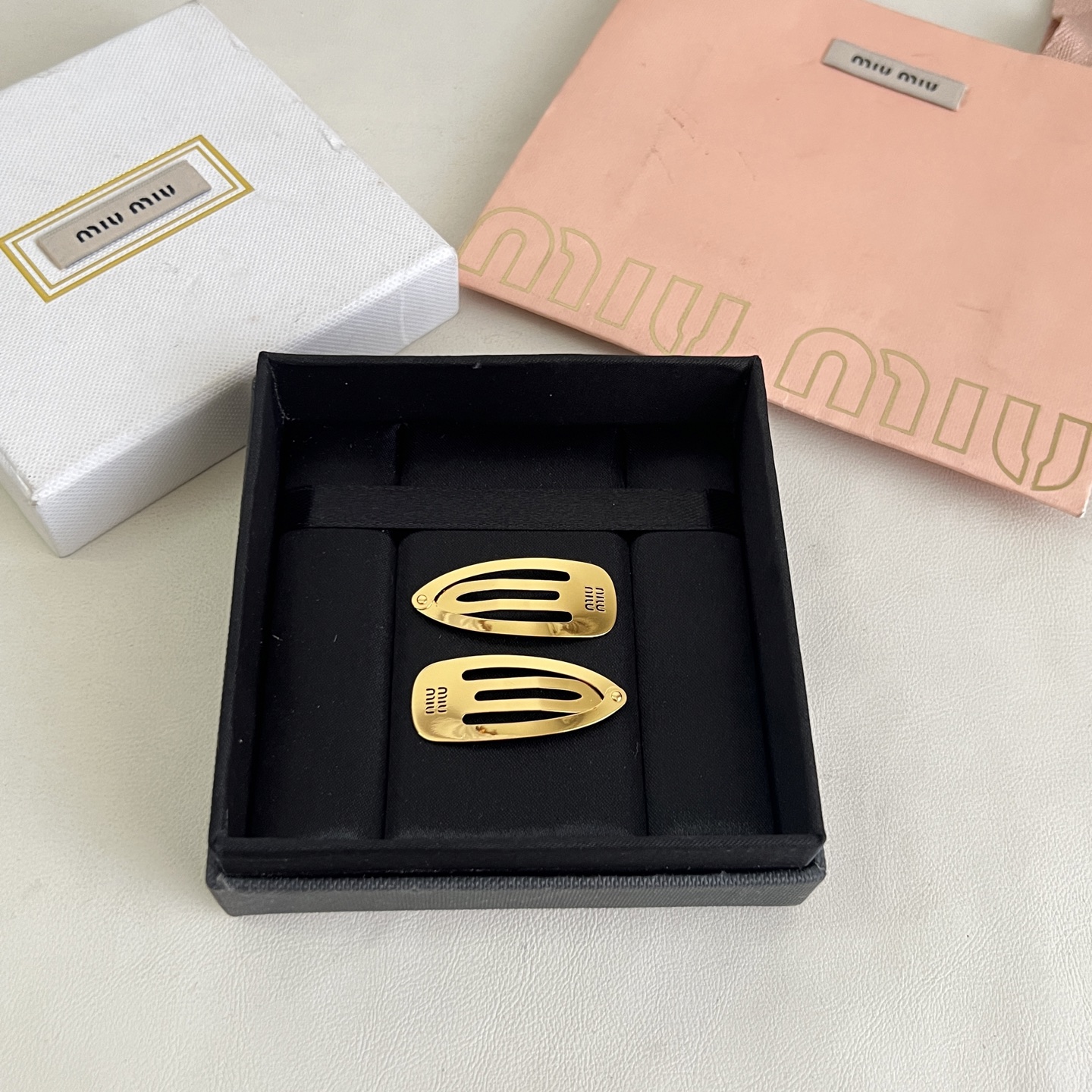 】一对 miumiu  发夹 出口订单最美单品 高级感十足 送礼自用都nice