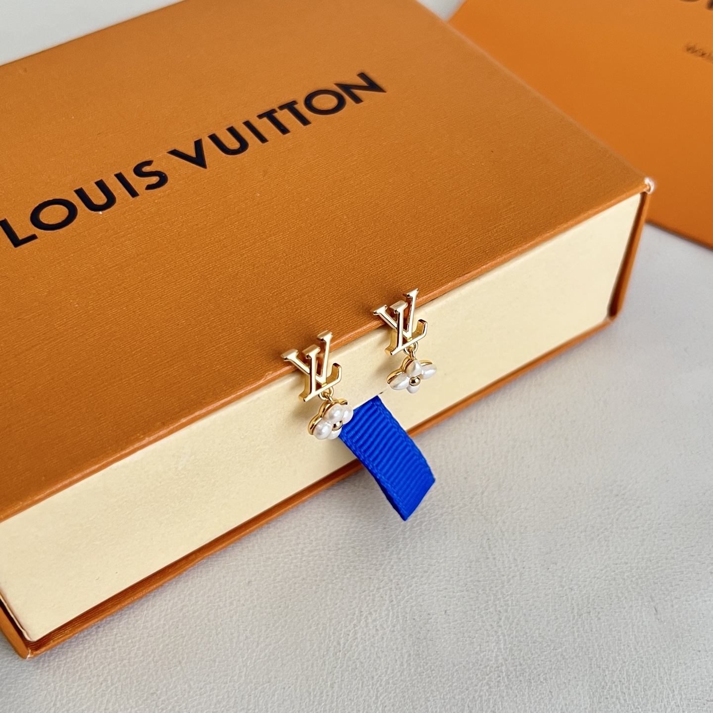 】原单货 LV 耳钉🔹🔹Louis Vuitton 路易威登 🔹专柜一致材质 火爆款出货 设计独特 复古