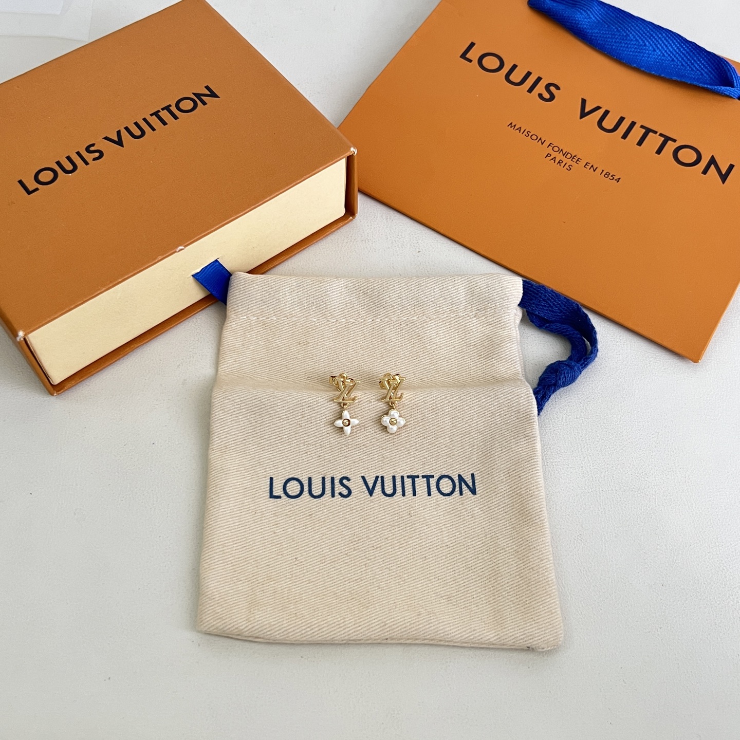 】原单货 LV 耳钉🔹🔹Louis Vuitton 路易威登 🔹专柜一致材质 火爆款出货 设计独特 复古