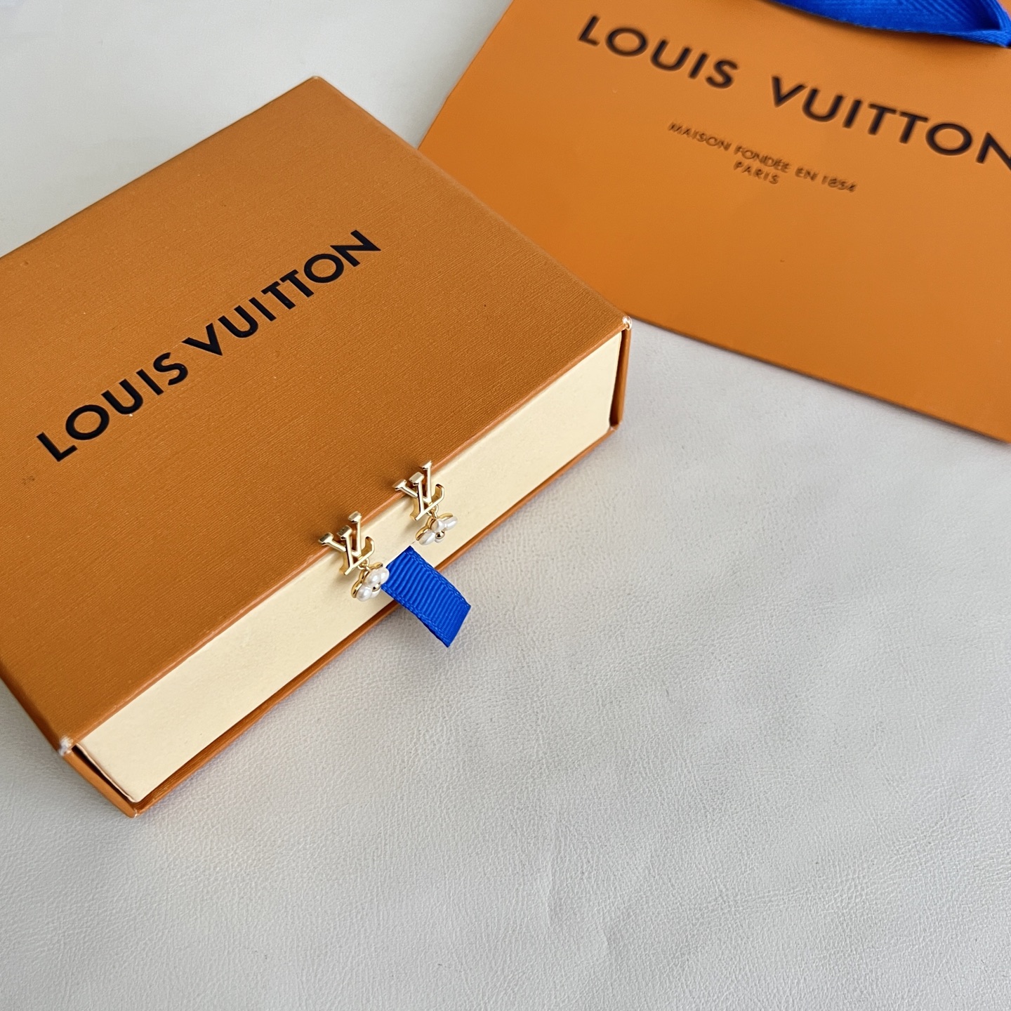 】原单货 LV 耳钉🔹🔹Louis Vuitton 路易威登 🔹专柜一致材质 火爆款出货 设计独特 复古