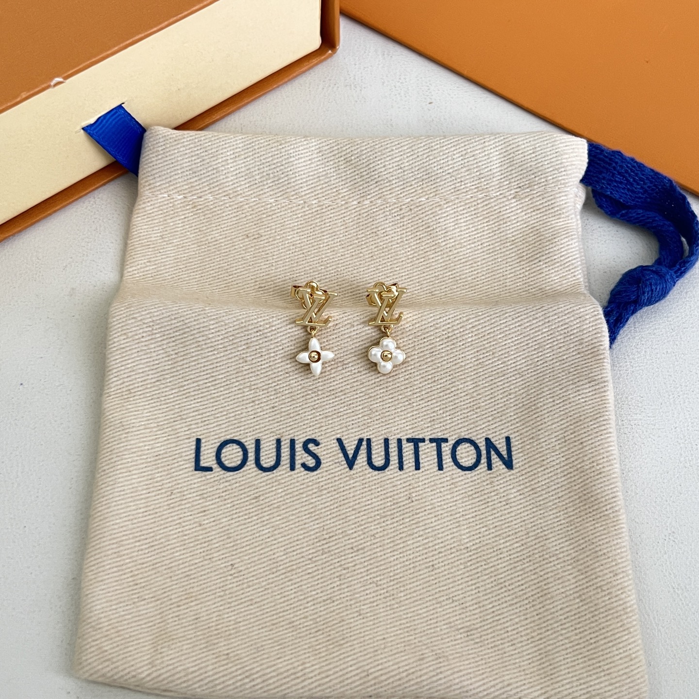 】原单货 LV 耳钉🔹🔹Louis Vuitton 路易威登 🔹专柜一致材质 火爆款出货 设计独特 复古