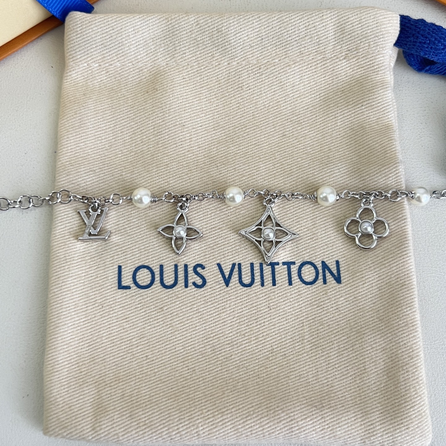 】原单货 LV 手链🔹🔹Louis Vuitton 路易威登 🔹专柜一致材质 火爆款出货 设计独特 复古