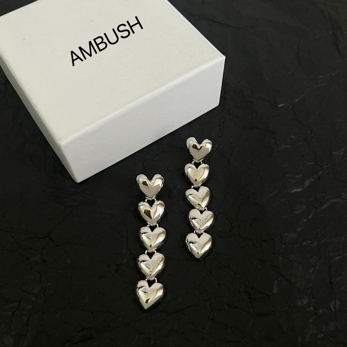 】Ambush🇯🇵日本潮牌 心形耳环 高端定制  简单大方耳钉  华丽登场，很难见到如此熟悉 素雅的耳环