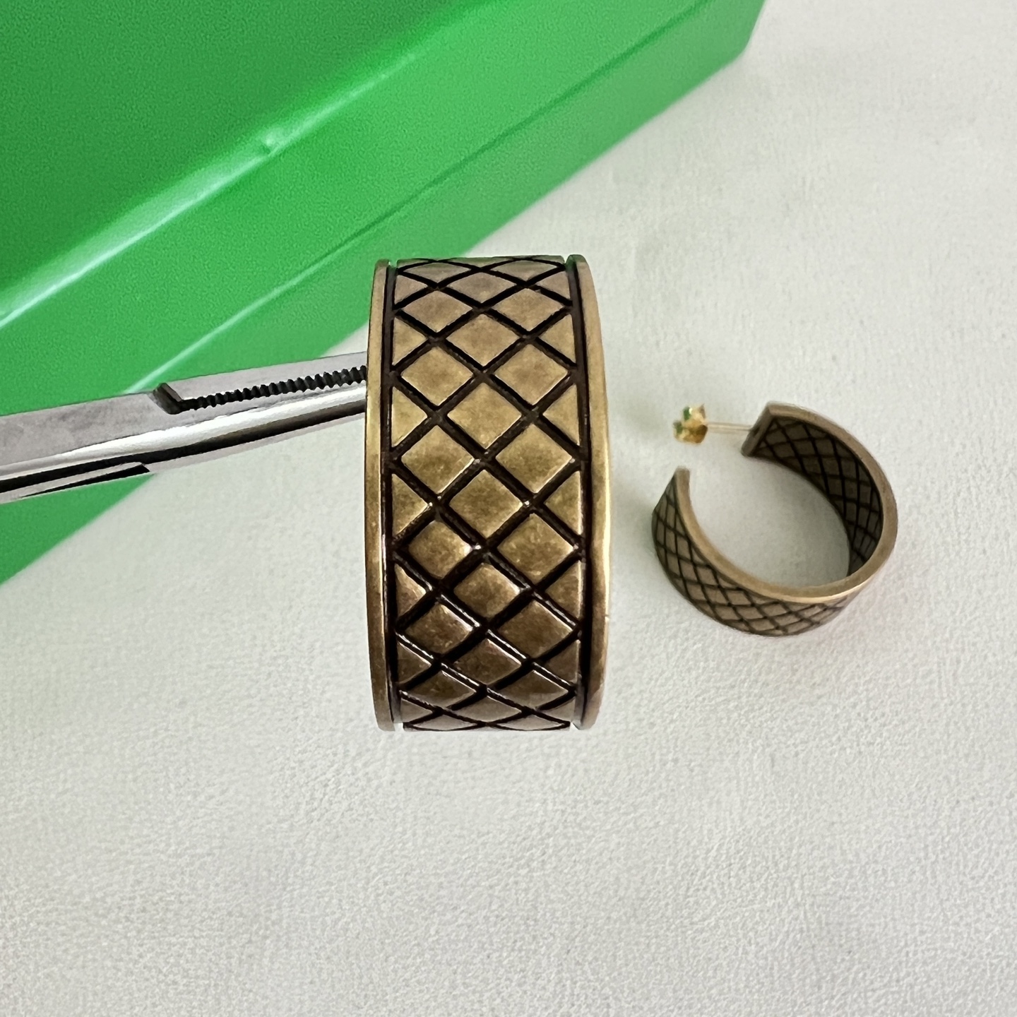 】Bottega Veneta 葆蝶家 复古菱格耳环Bv表达时髦的态度 蝴蝶耳钉KD120 大圈圈耳环K