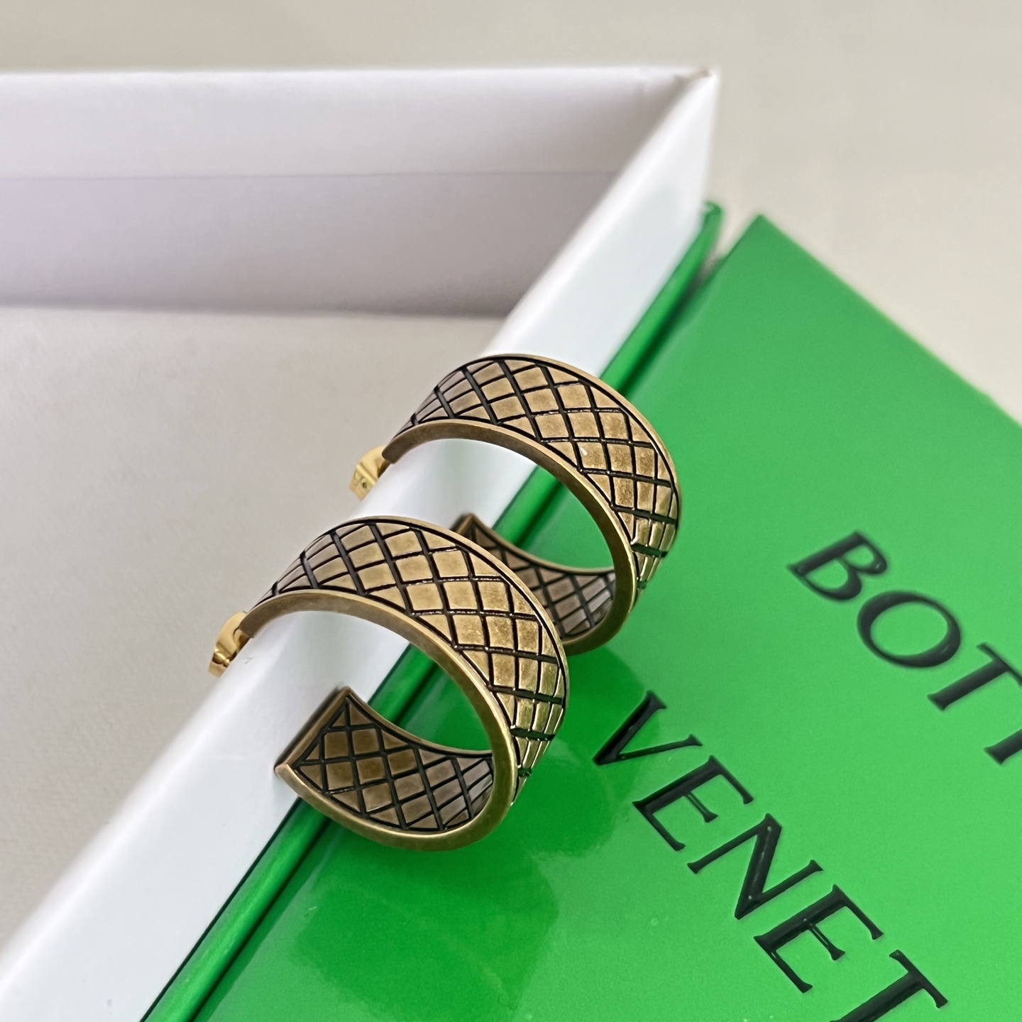 】Bottega Veneta 葆蝶家 复古菱格耳环Bv表达时髦的态度 蝴蝶耳钉KD120 大圈圈耳环K