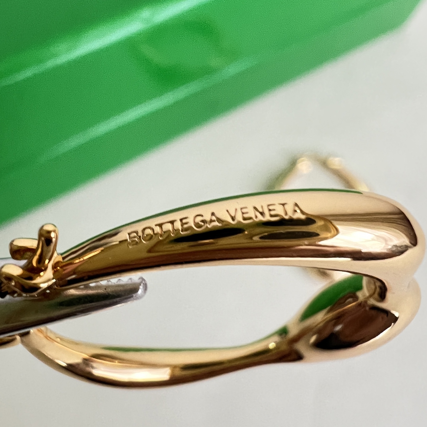】Bottega Veneta 🆕BV耳环  金属感十足  特别特别赞，整体细节非常令人惊喜，设计感十足