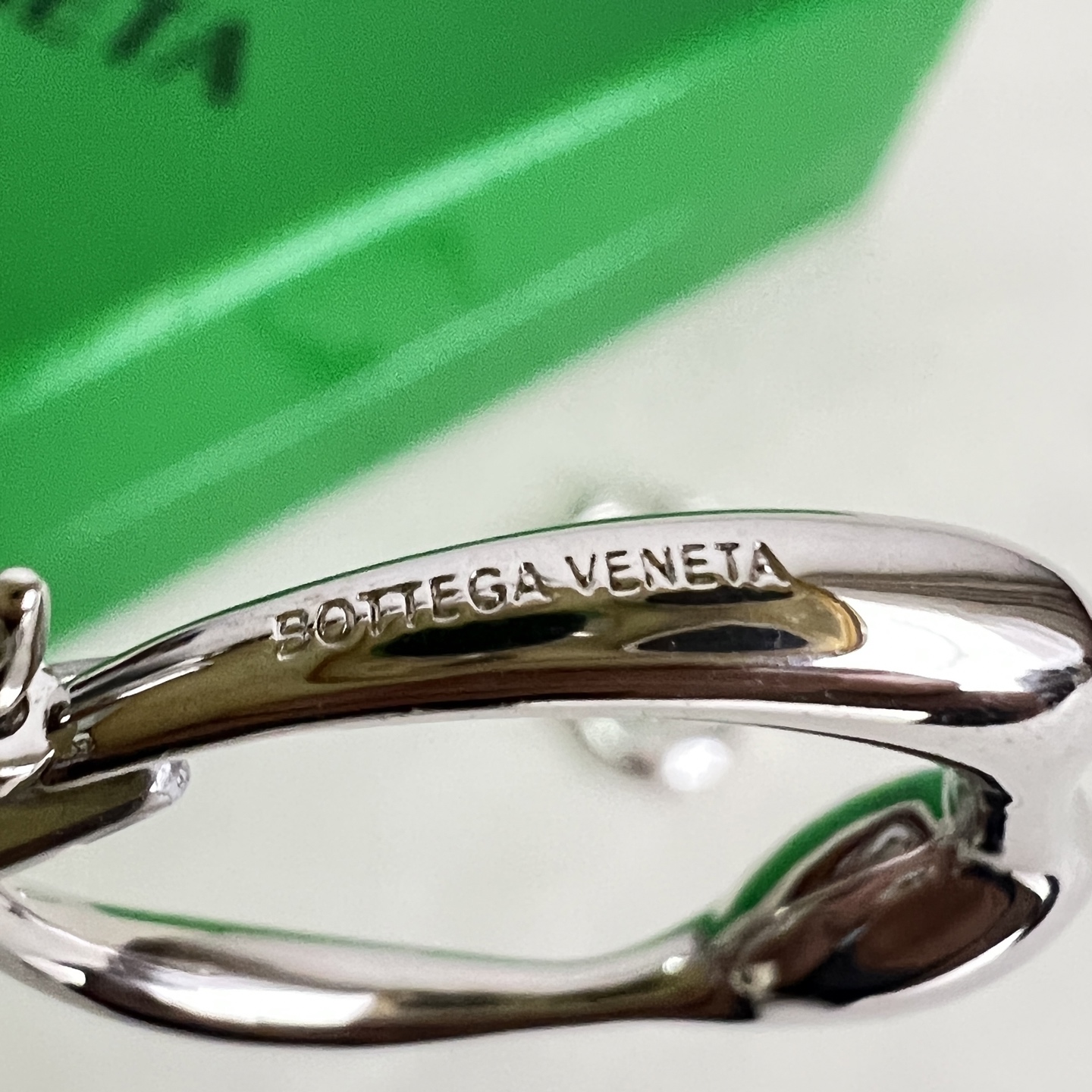 】Bottega Veneta 🆕BV耳环  金属感十足  特别特别赞，整体细节非常令人惊喜，设计感十足