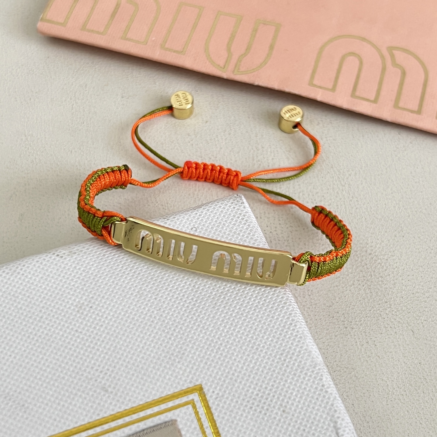 】miumiu 手链，设计感满满的小巧精致非常百搭。