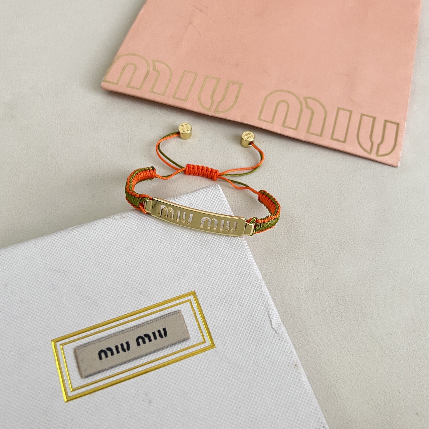 】miumiu 手链，设计感满满的小巧精致非常百搭。