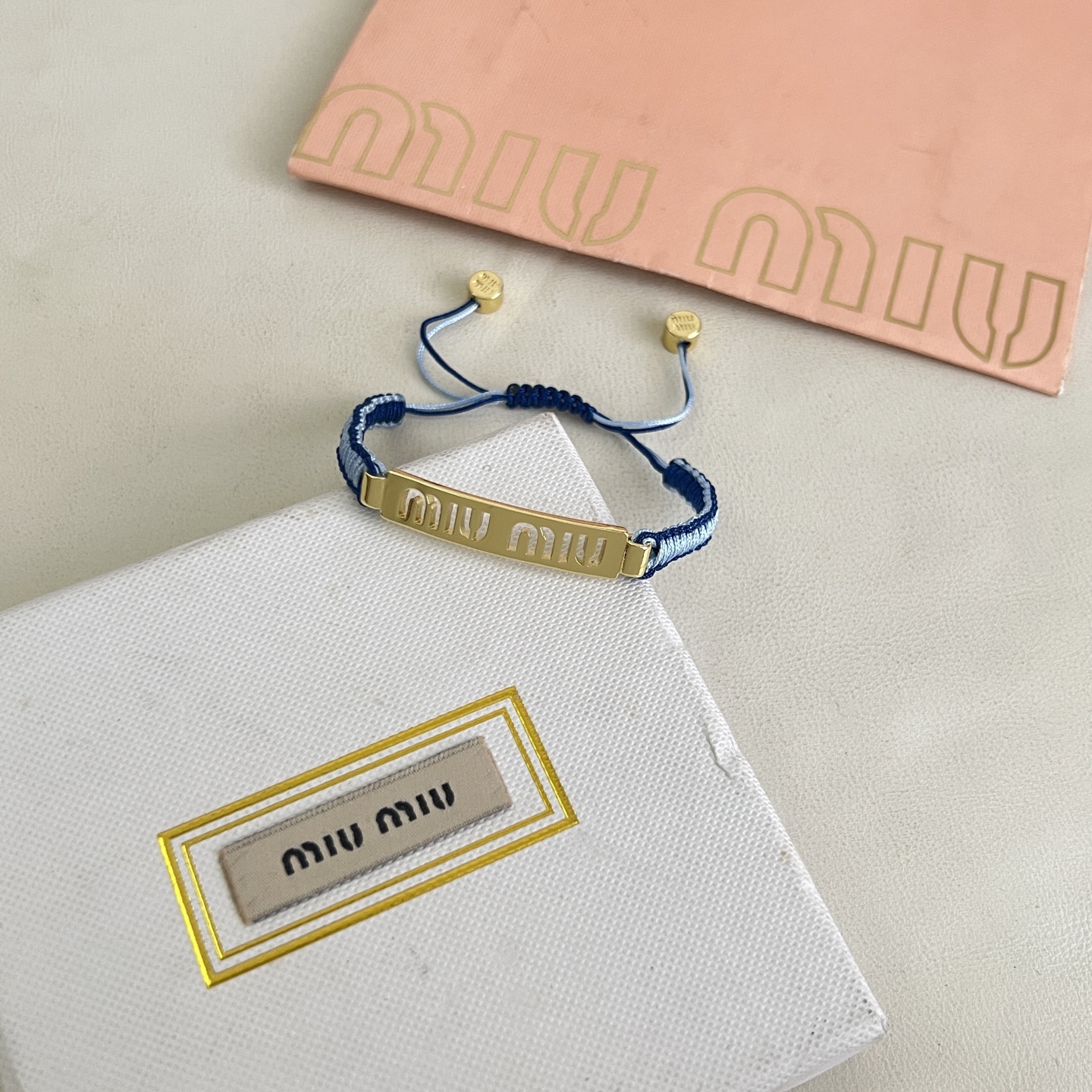 】miumiu 手链，设计感满满的小巧精致非常百搭。