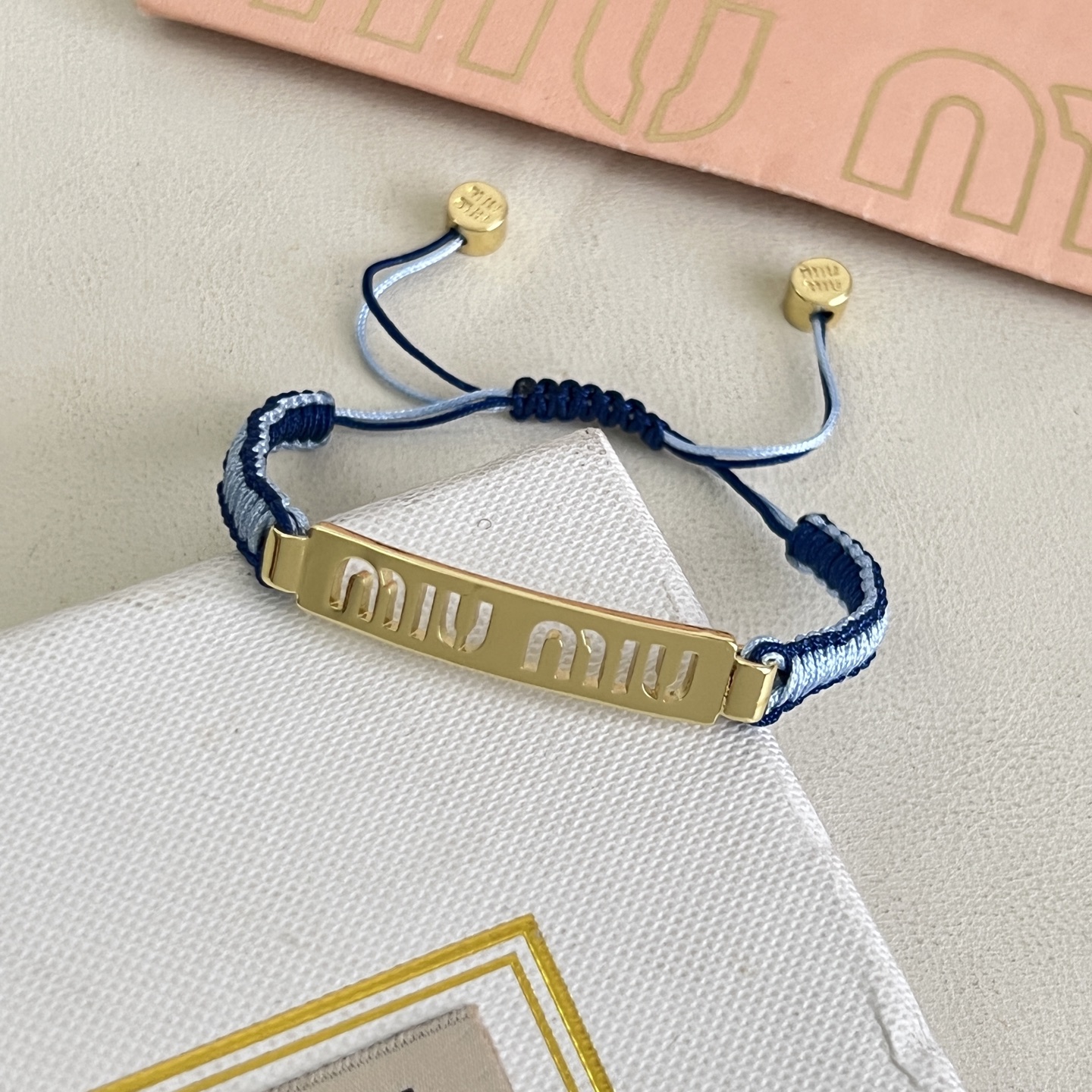 】miumiu 手链，设计感满满的小巧精致非常百搭。