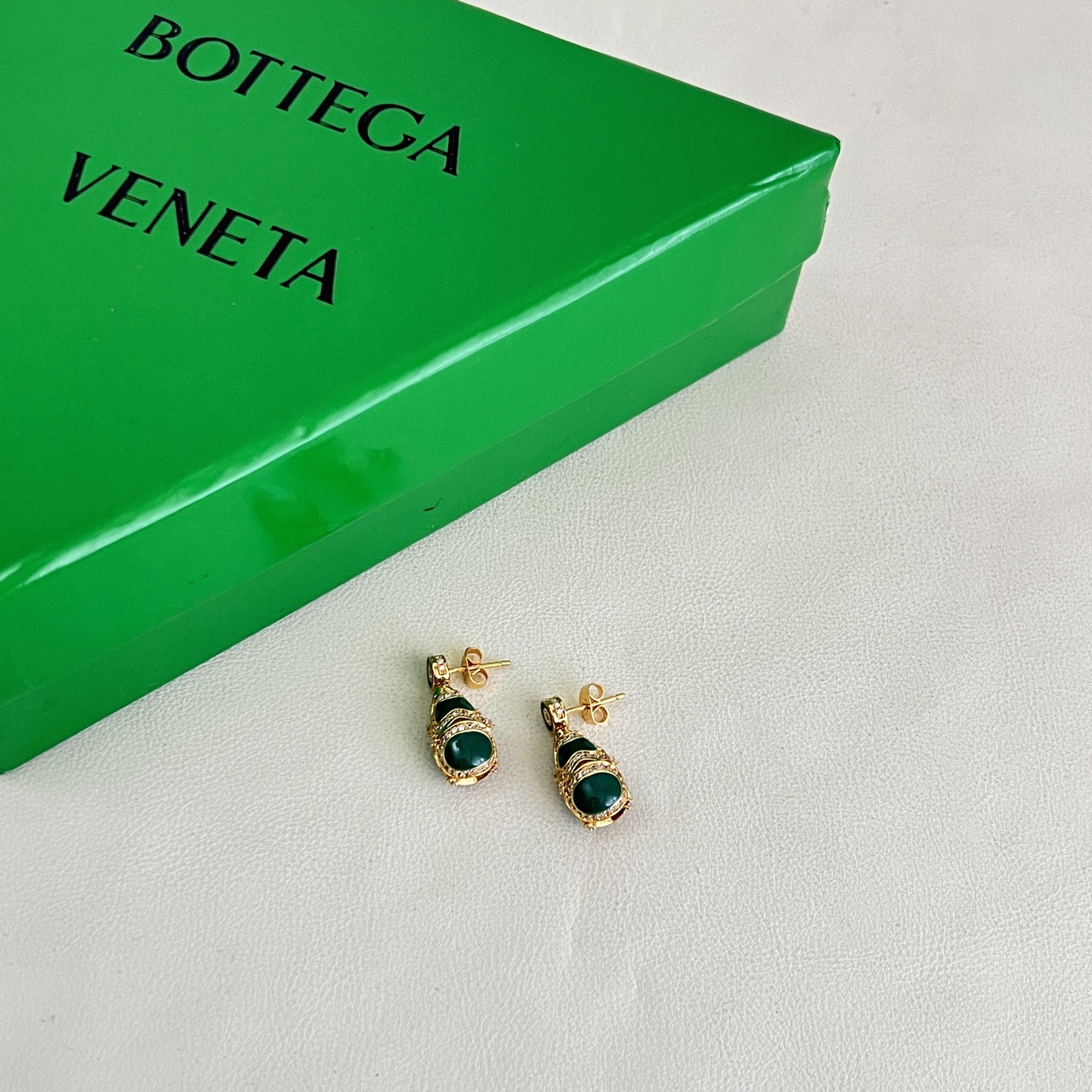 】Bottega Veneta 🆕BV耳钉  金属感十足  特别特别赞，整体细节非常令人惊喜，设计感十足