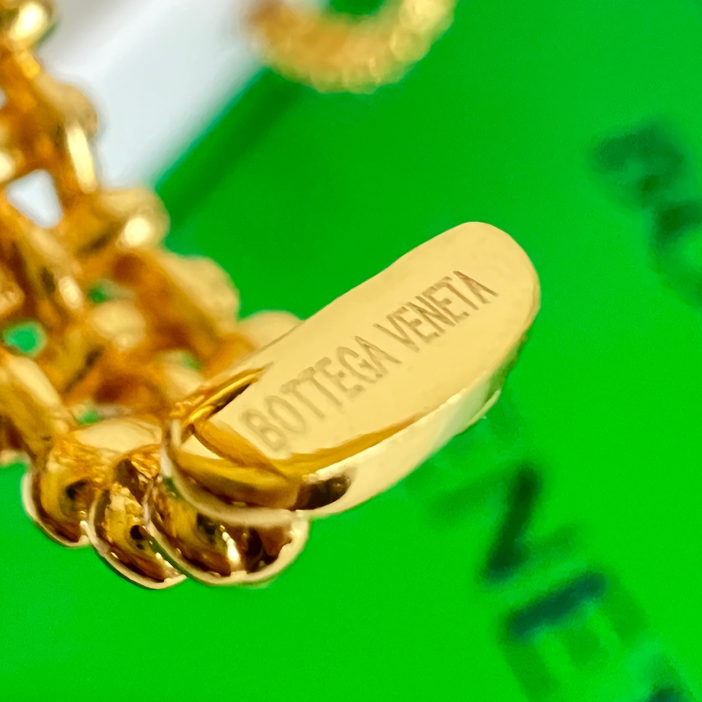 】Bottega Veneta 🆕BV耳钉  金属感十足  特别特别赞，整体细节非常令人惊喜，设计感十足