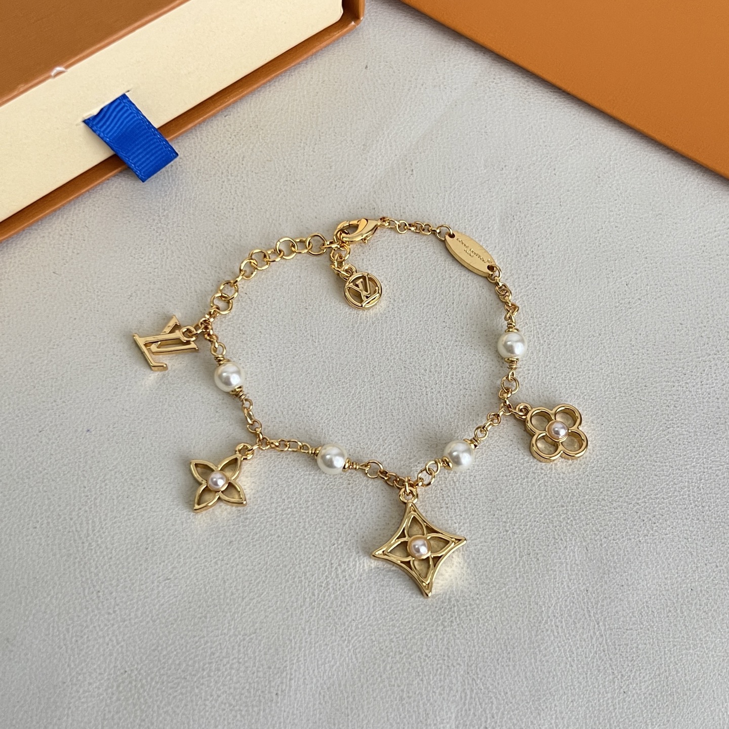 】原单货 LV 手链🔹🔹Louis Vuitton 路易威登 🔹专柜一致材质 火爆款出货 设计独特 复古