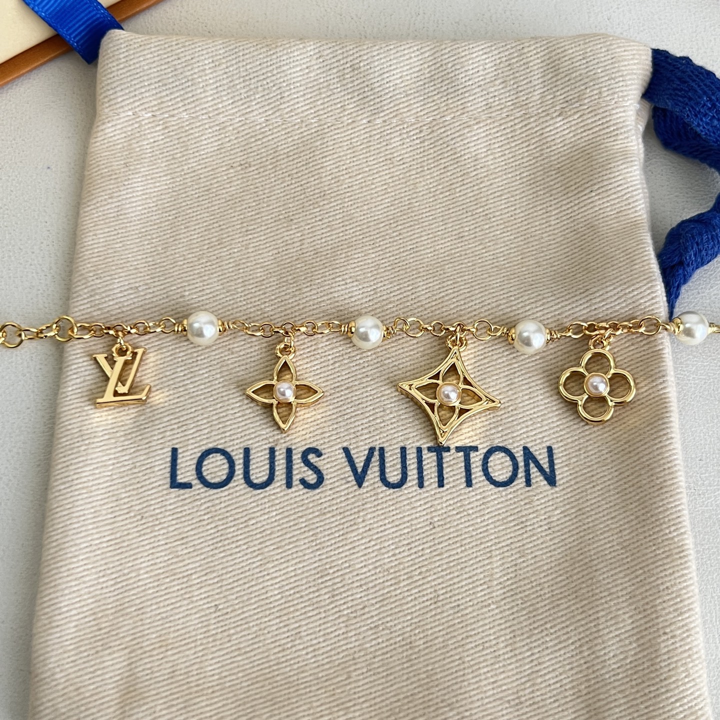 】原单货 LV 手链🔹🔹Louis Vuitton 路易威登 🔹专柜一致材质 火爆款出货 设计独特 复古