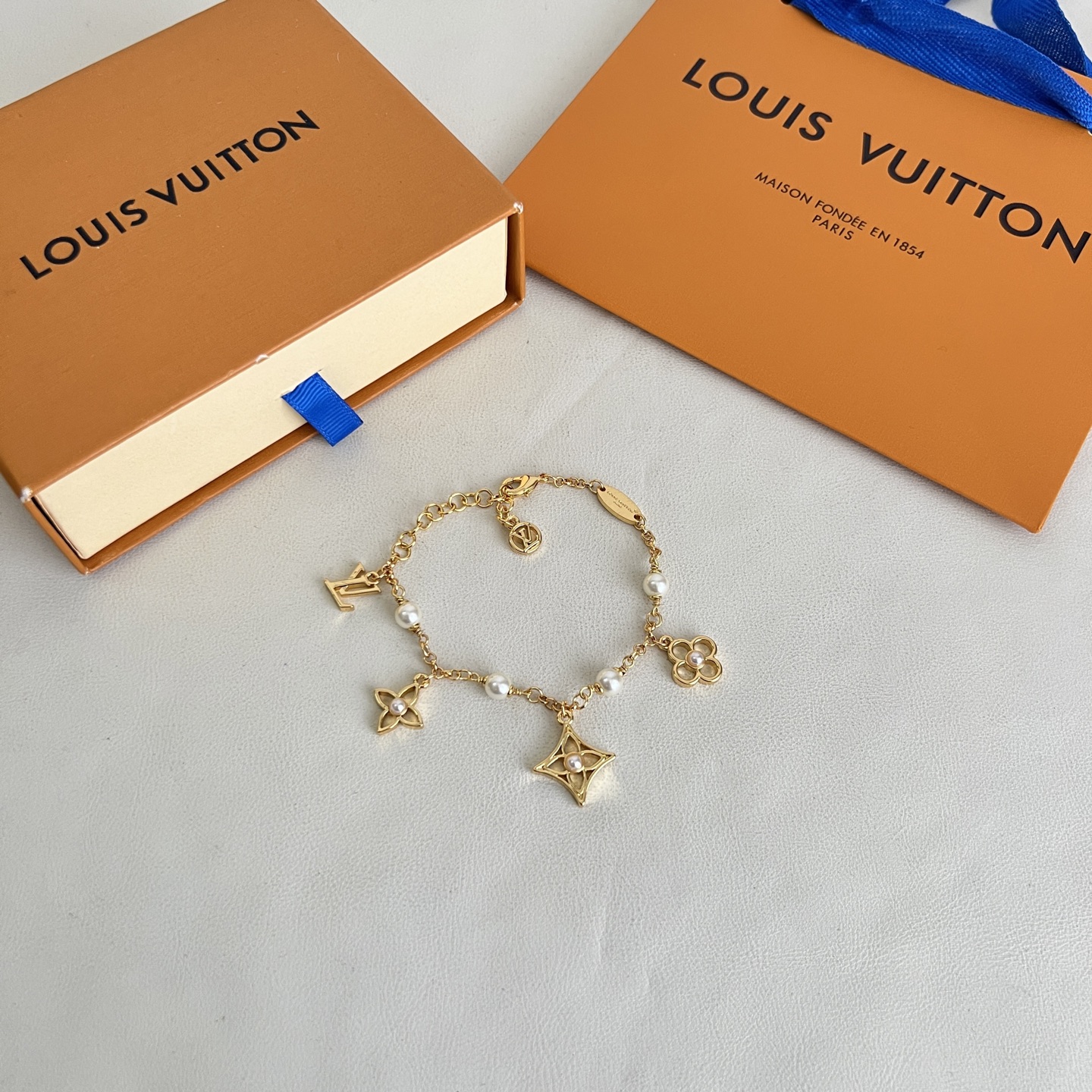 】原单货 LV 手链🔹🔹Louis Vuitton 路易威登 🔹专柜一致材质 火爆款出货 设计独特 复古