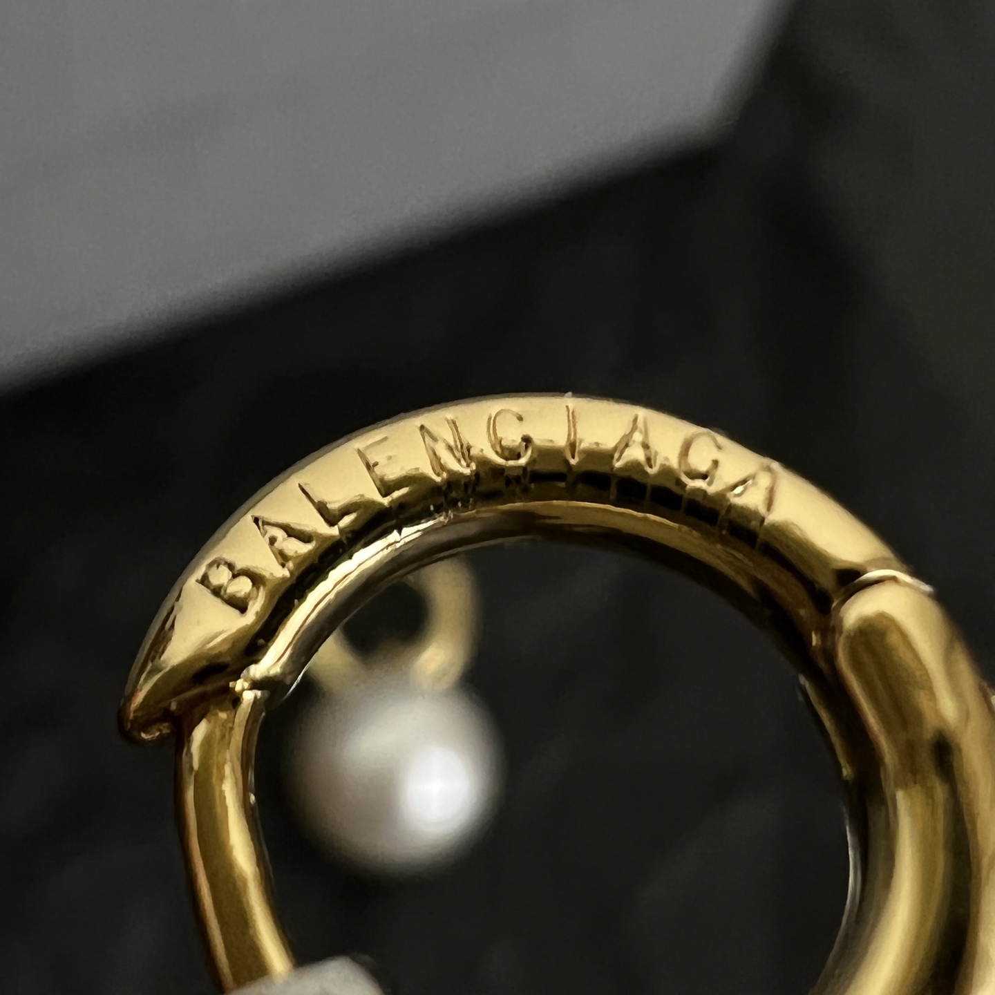 】 巴黎世家 Balenciaga 耳钉  简单大方 大牌金质感饱满 ，搭配衣服超好看 ！！