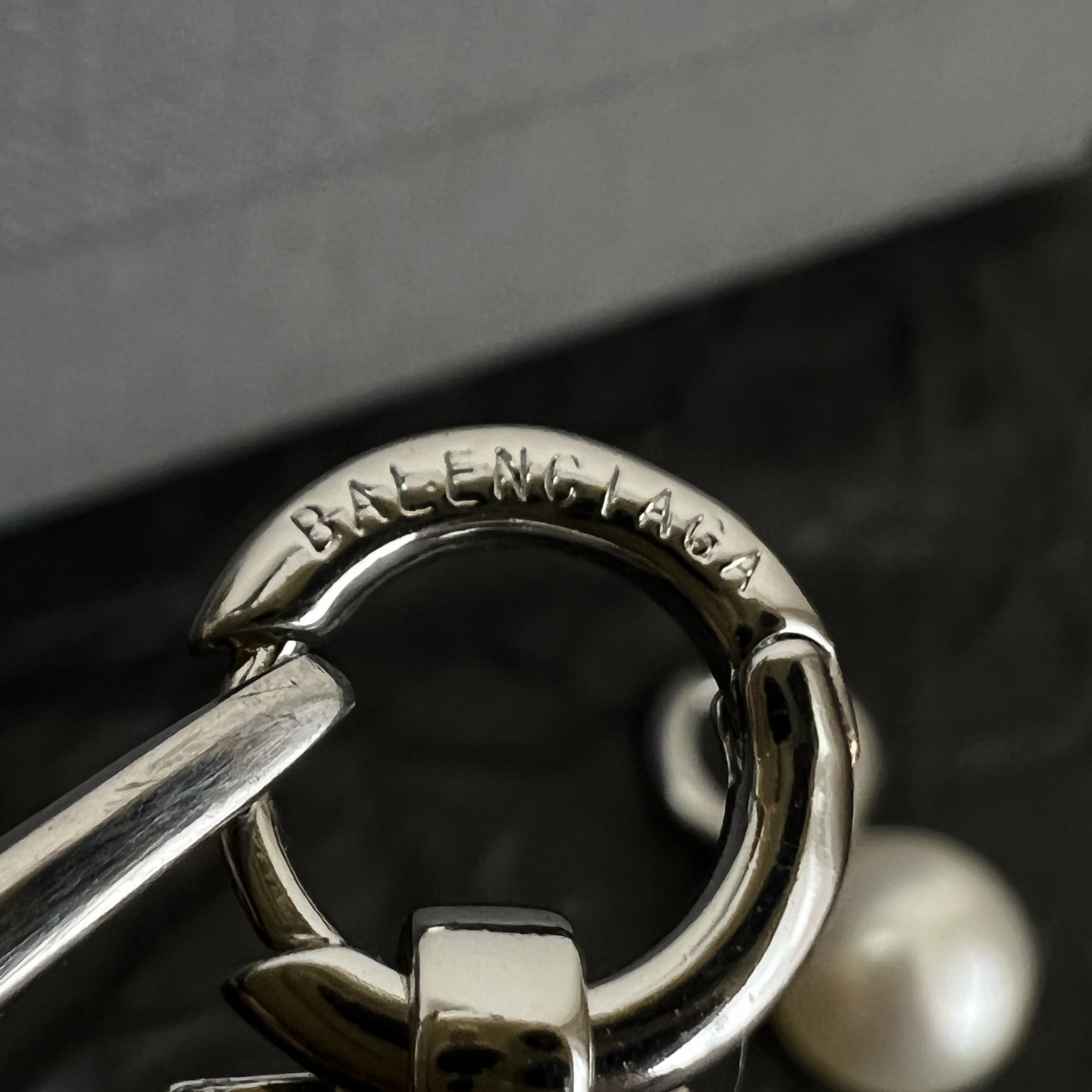 】 巴黎世家 Balenciaga 耳钉  简单大方 大牌金质感饱满 ，搭配衣服超好看 ！！