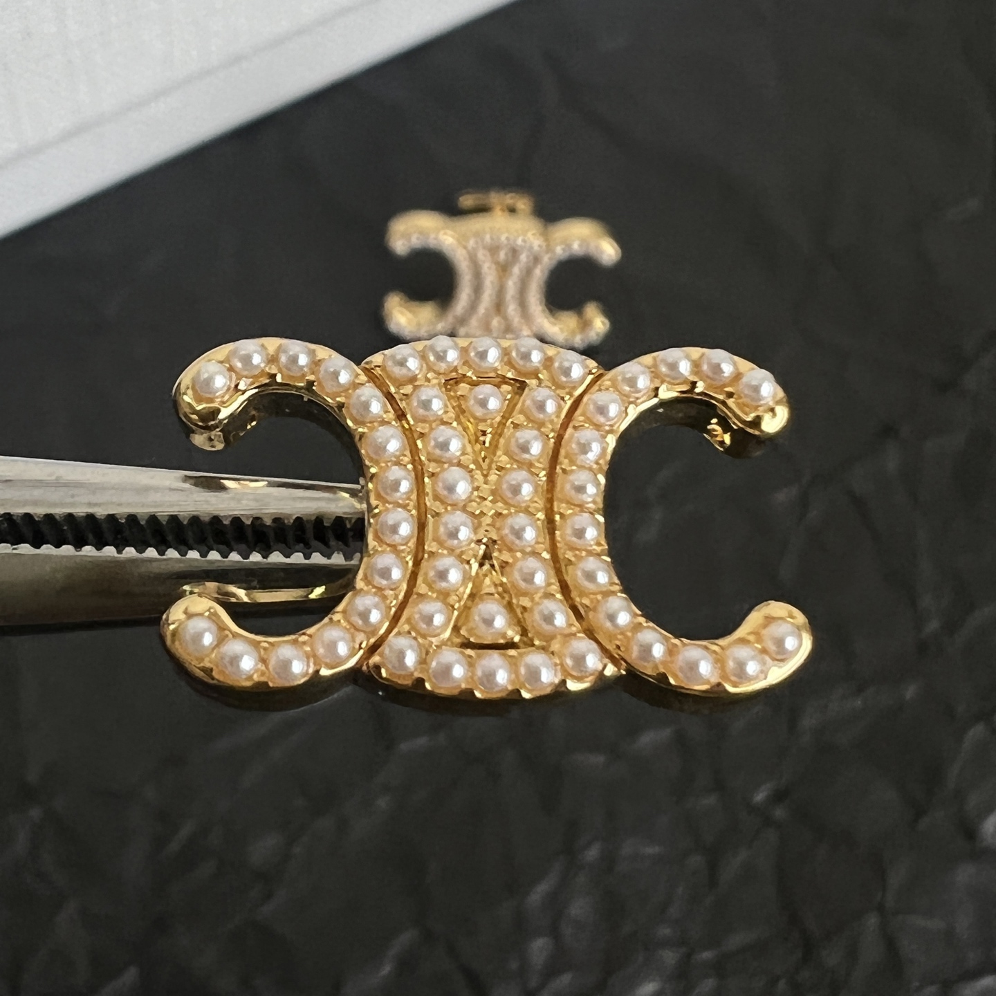 】Celine 赛琳 耳耳钉 一直是简约时尚界的标杆大胆的设计 百看不厌▪️搭配起来更Fashion ✨