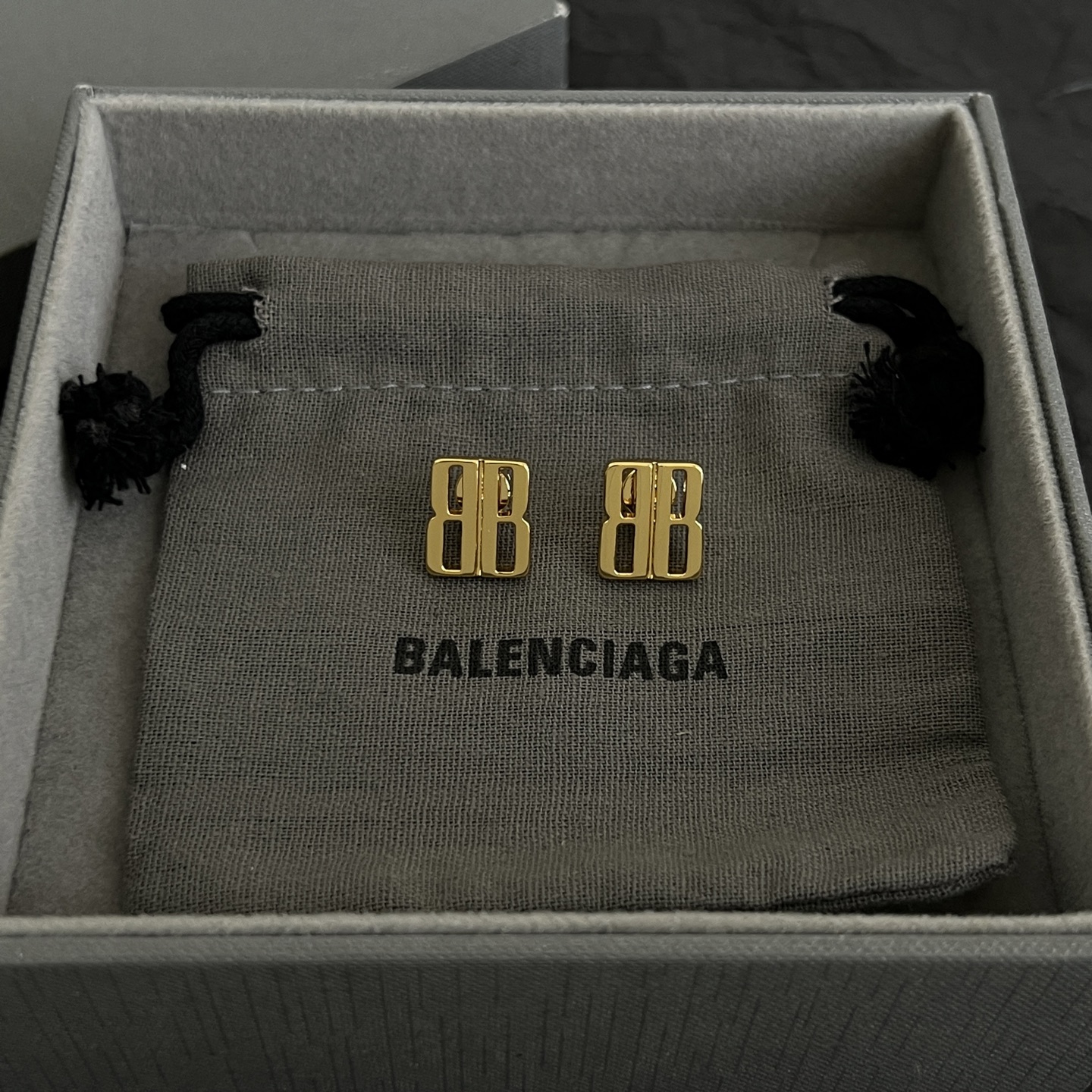 】 巴黎世家 Balenciaga 耳钉  简单大方 大牌金质感饱满 ，搭配衣服超好看 ！！