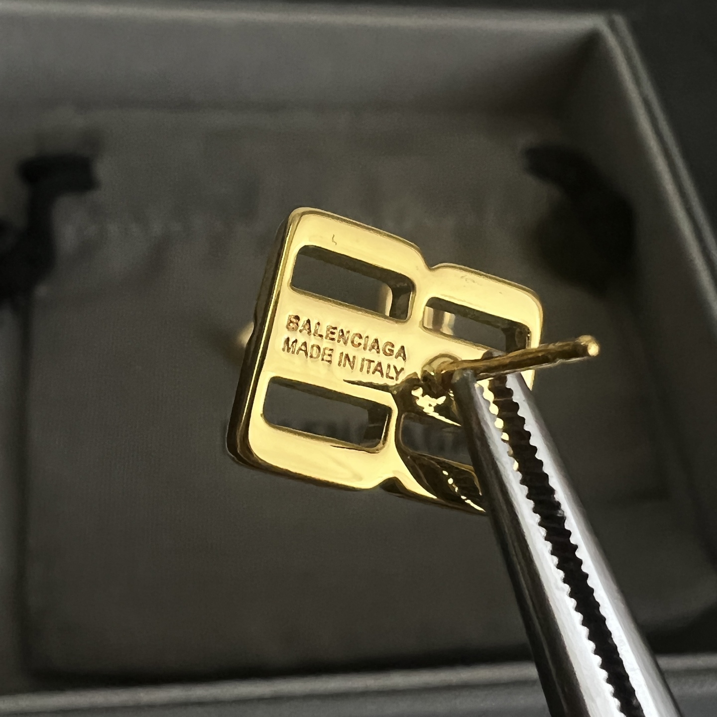 】 巴黎世家 Balenciaga 耳钉  简单大方 大牌金质感饱满 ，搭配衣服超好看 ！！