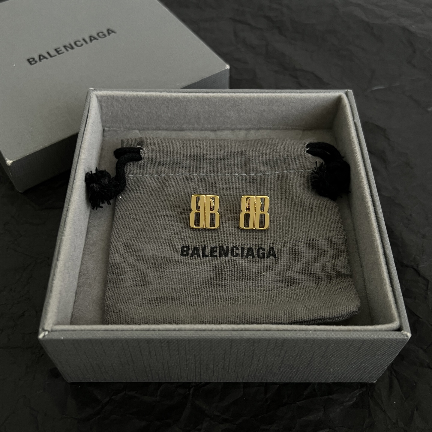 】 巴黎世家 Balenciaga 耳钉  简单大方 大牌金质感饱满 ，搭配衣服超好看 ！！