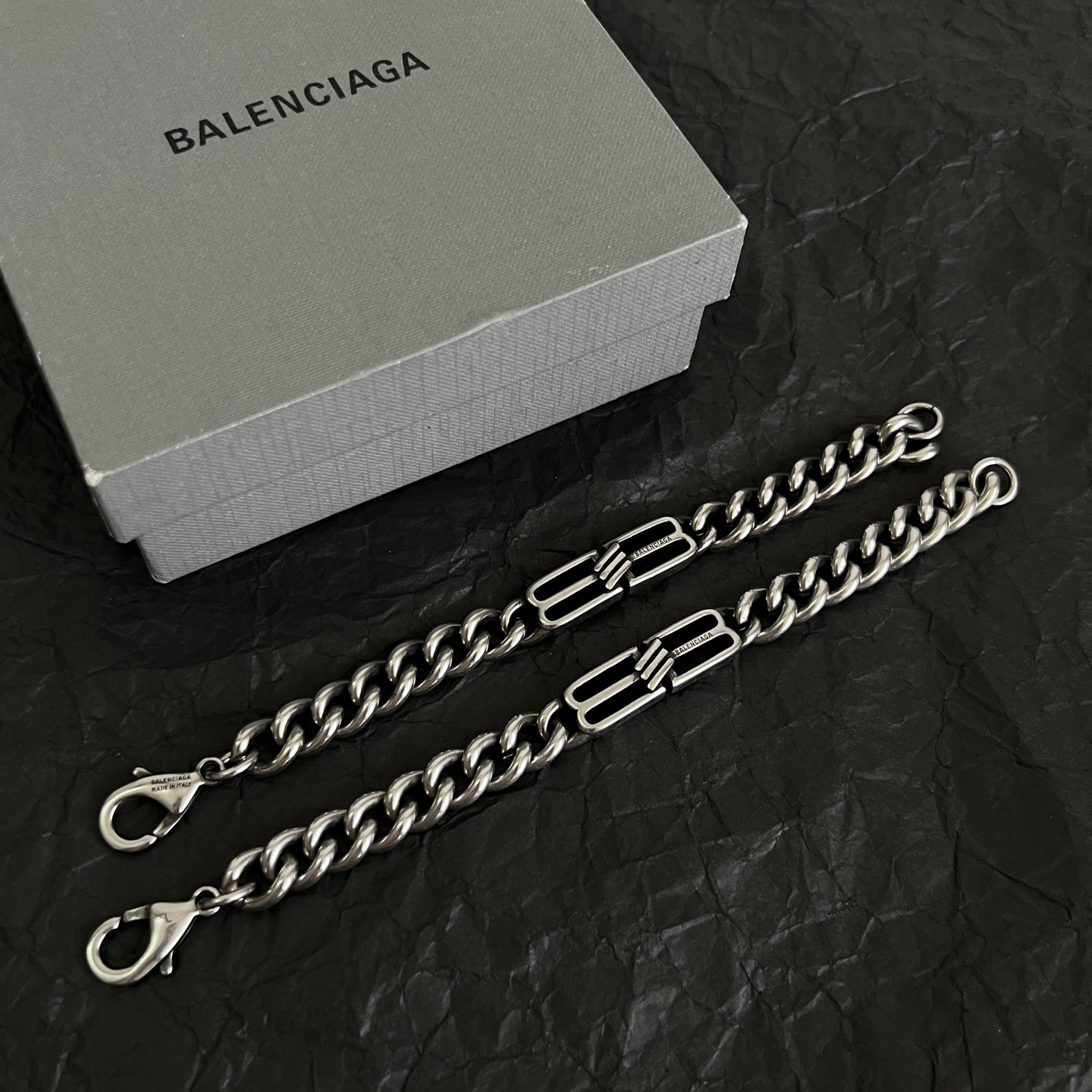】原单货🔹🔹新品 巴黎世家 手链 Balenciaga 做旧款🔹专柜一致 黄铜材质 古金电镀 火爆款出货