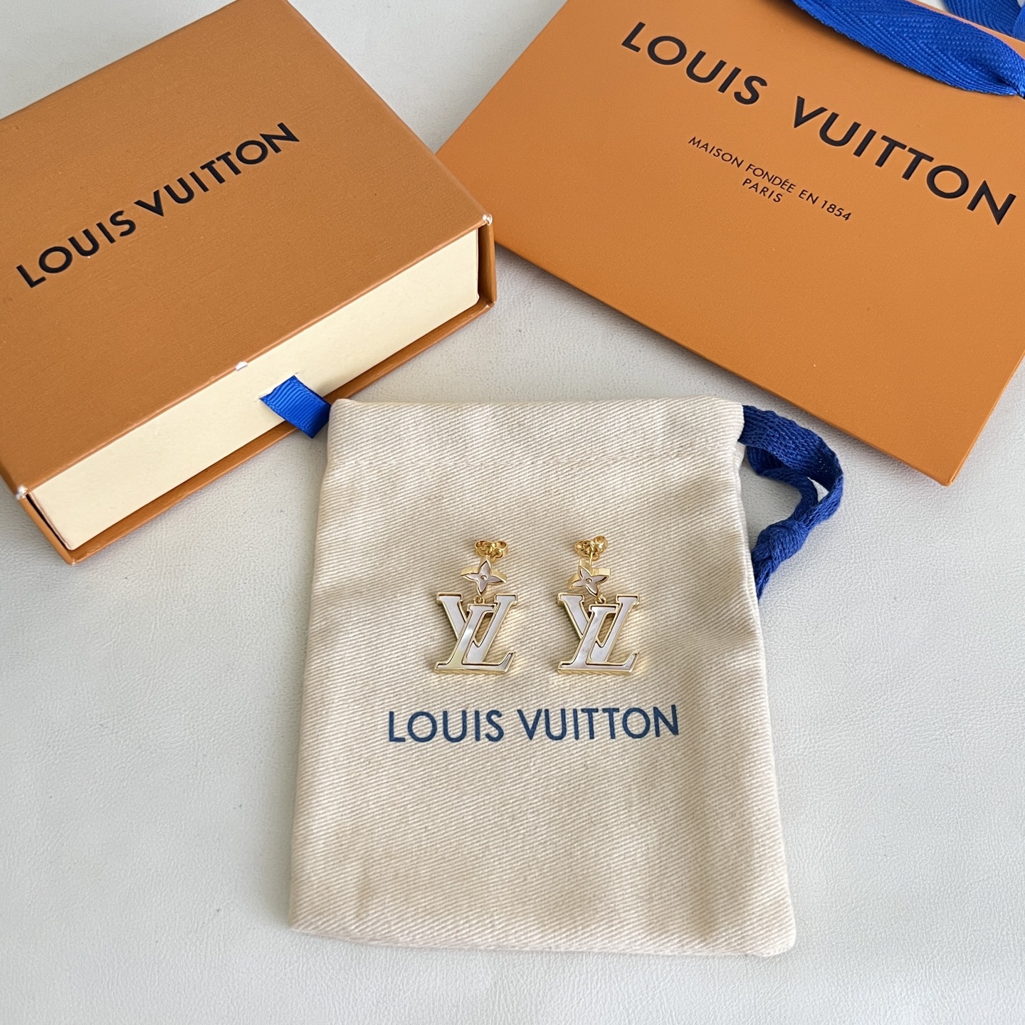 】原单货 LV 耳钉🔹🔹Louis Vuitton 路易威登 🔹专柜一致材质 火爆款出货 设计独特 复古