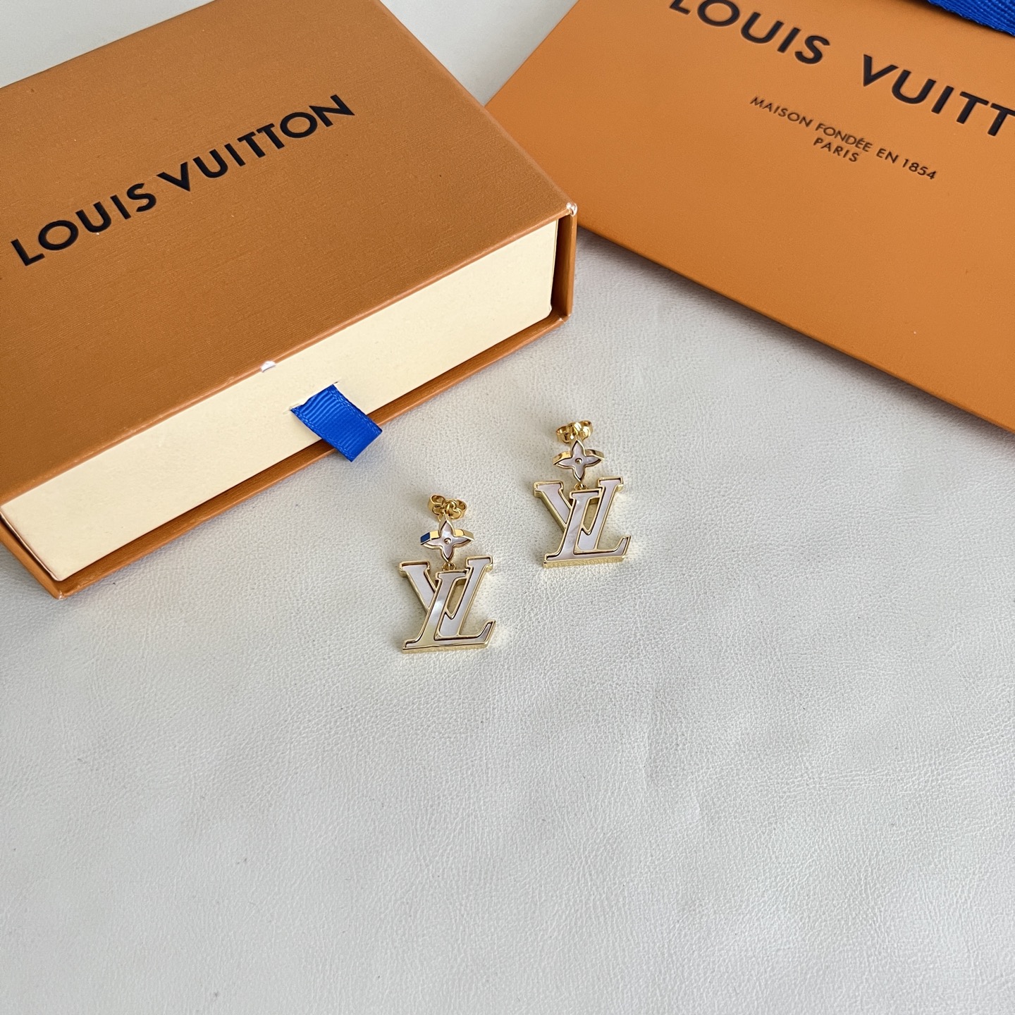 】原单货 LV 耳钉🔹🔹Louis Vuitton 路易威登 🔹专柜一致材质 火爆款出货 设计独特 复古