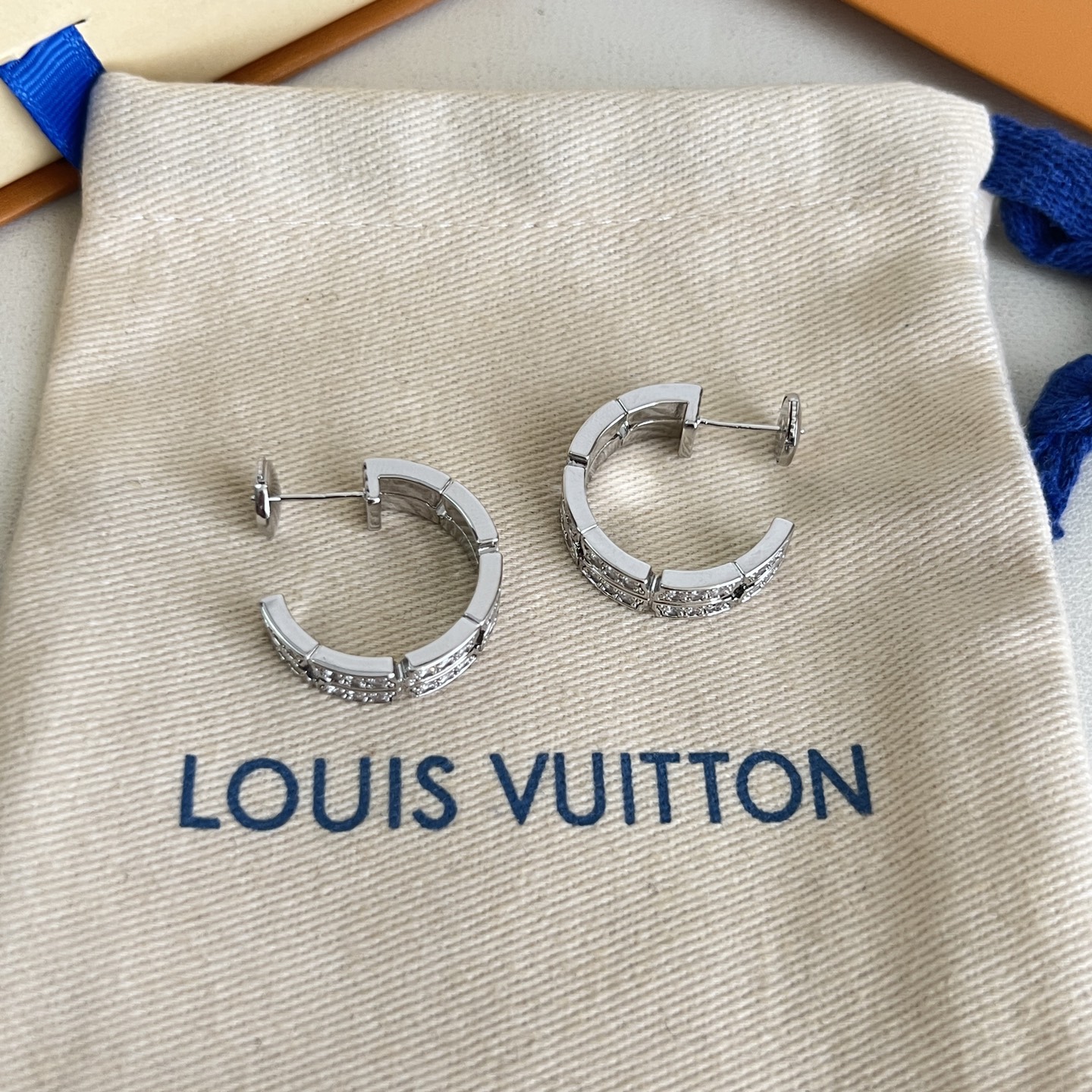 】原单货 LV 耳钉🔹🔹Louis Vuitton 路易威登 🔹专柜一致材质 火爆款出货 设计独特 复古