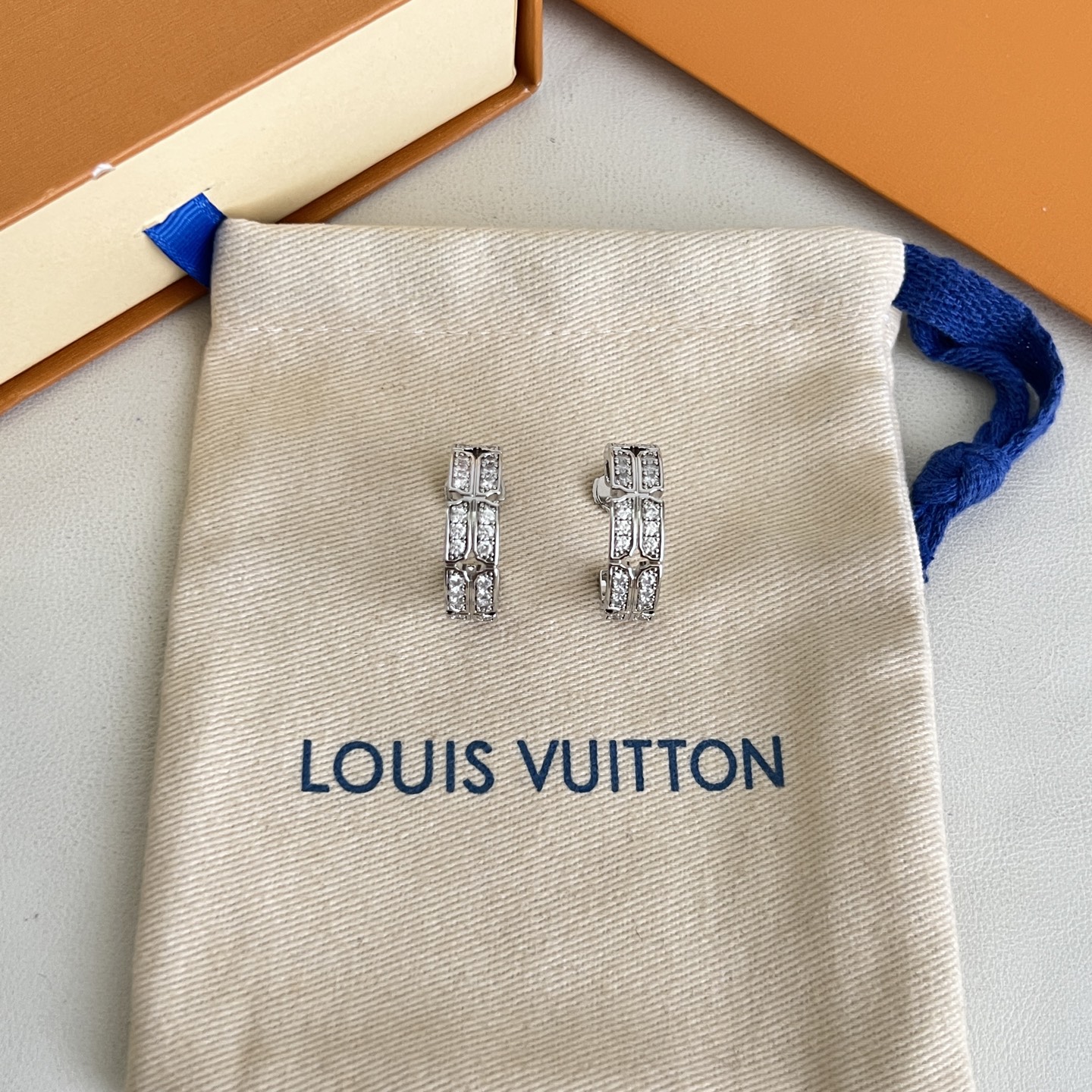 】原单货 LV 耳钉🔹🔹Louis Vuitton 路易威登 🔹专柜一致材质 火爆款出货 设计独特 复古