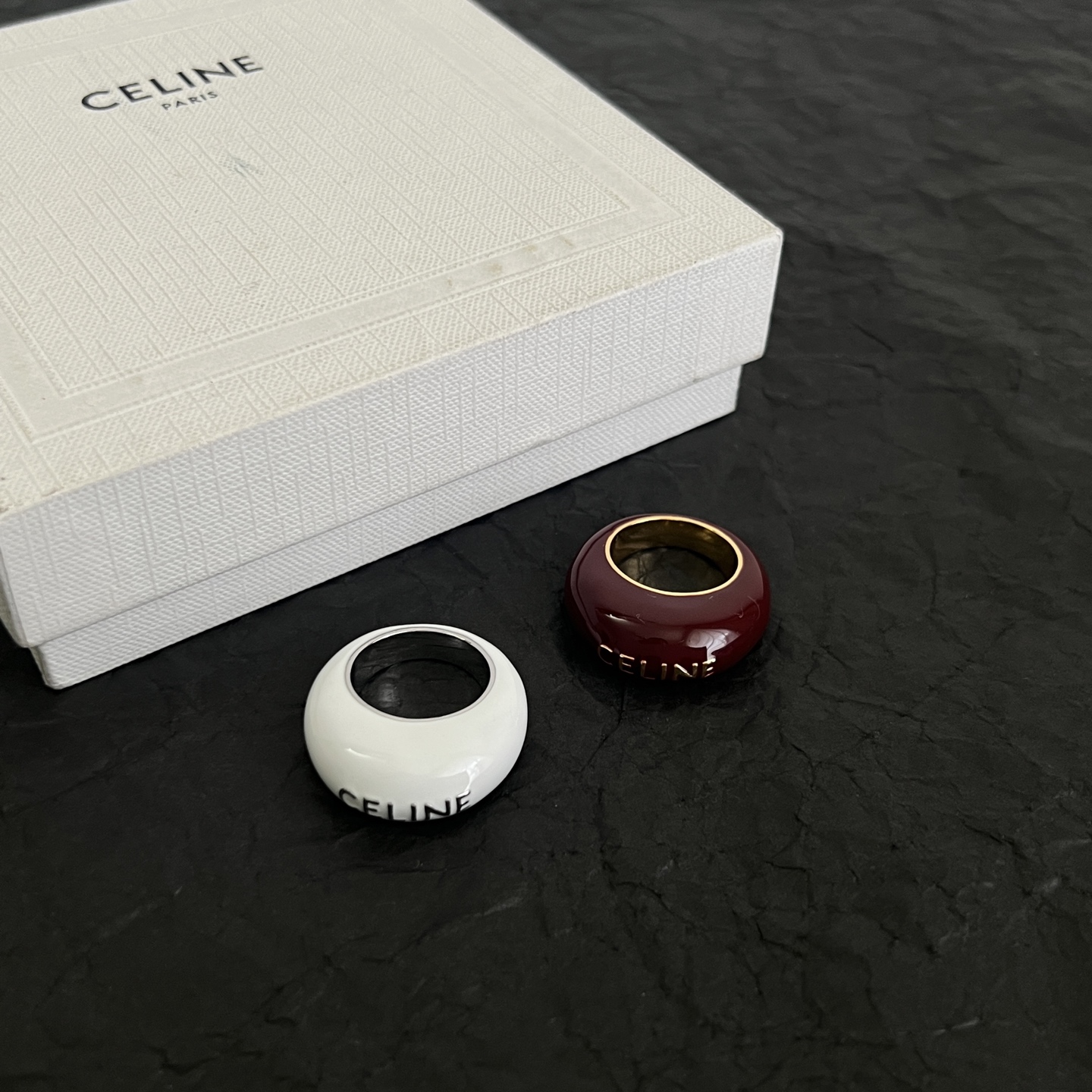 】Celine赛琳  戒指 Celine一直是简约时尚界的标杆大胆的设计 百看不厌▪️搭配起来更Fash