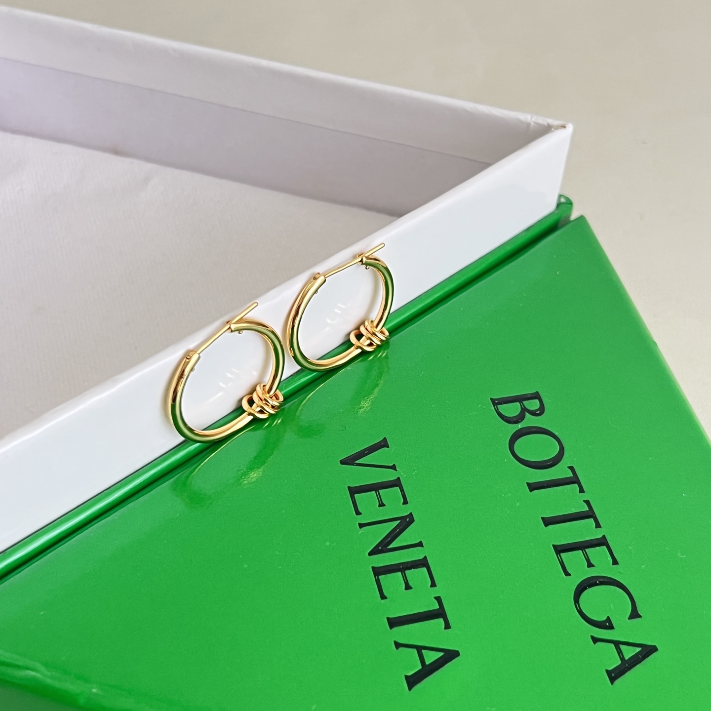 】Bottega Veneta 🆕BV耳环  金属感十足  特别特别赞，整体细节非常令人惊喜，设计感十足
