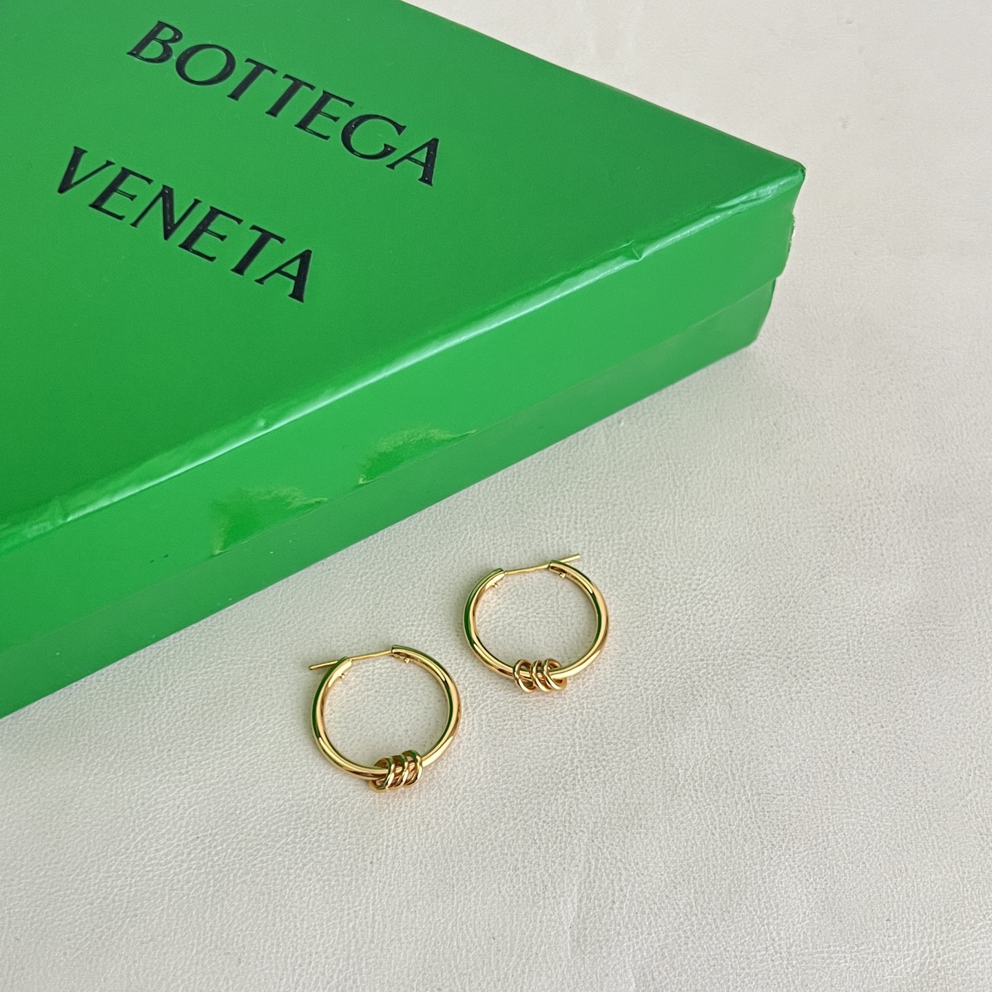 】Bottega Veneta 🆕BV耳环  金属感十足  特别特别赞，整体细节非常令人惊喜，设计感十足
