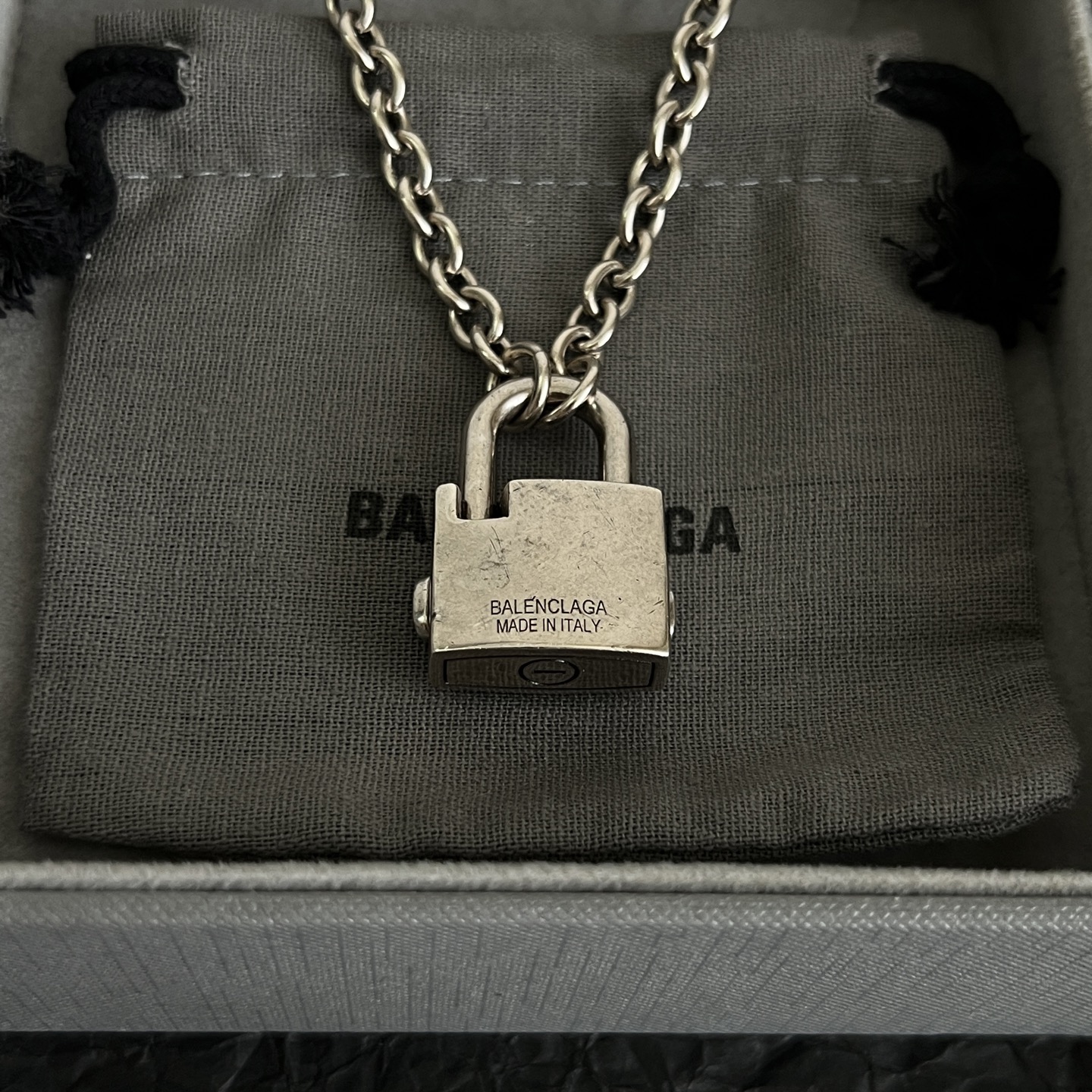 】原单货🔹🔹新品 巴黎世家 项链Balenciaga 做旧款🔹专柜一致 黄铜材质 古金电镀 火爆款出货 