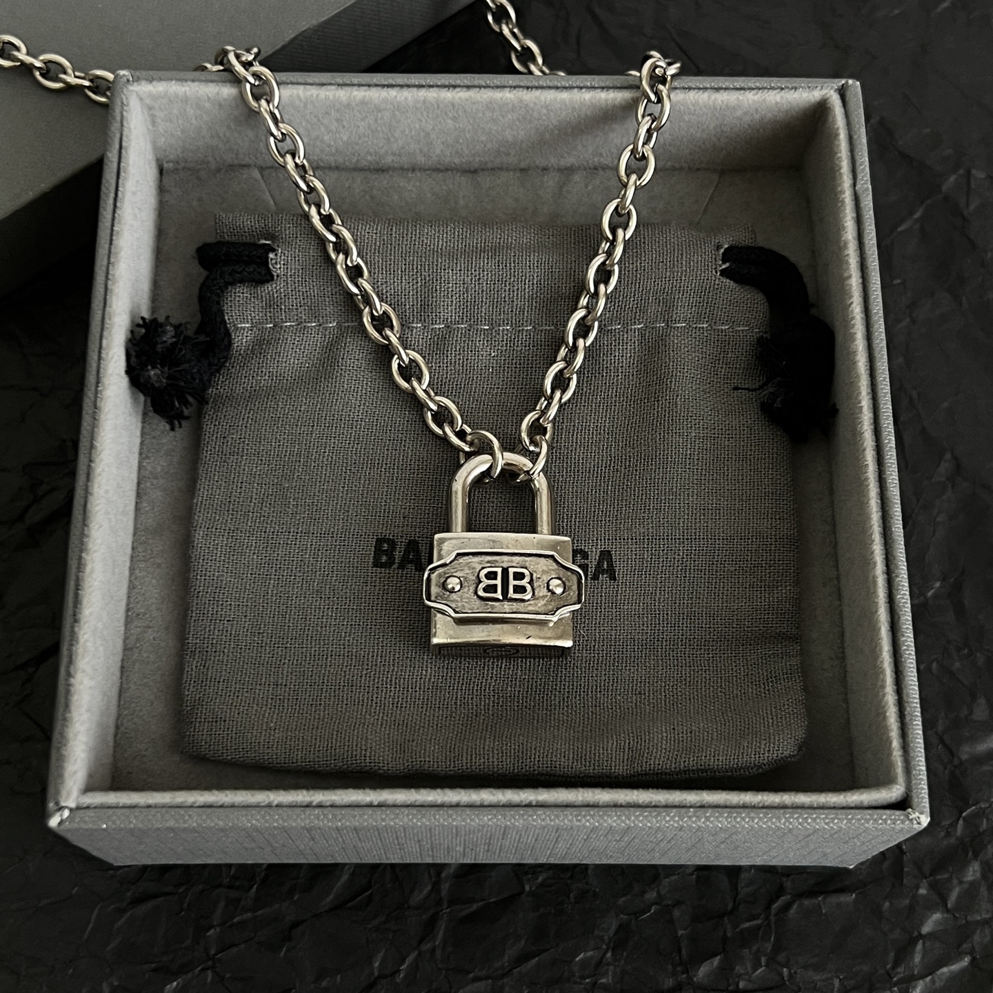 】原单货🔹🔹新品 巴黎世家 项链Balenciaga 做旧款🔹专柜一致 黄铜材质 古金电镀 火爆款出货 