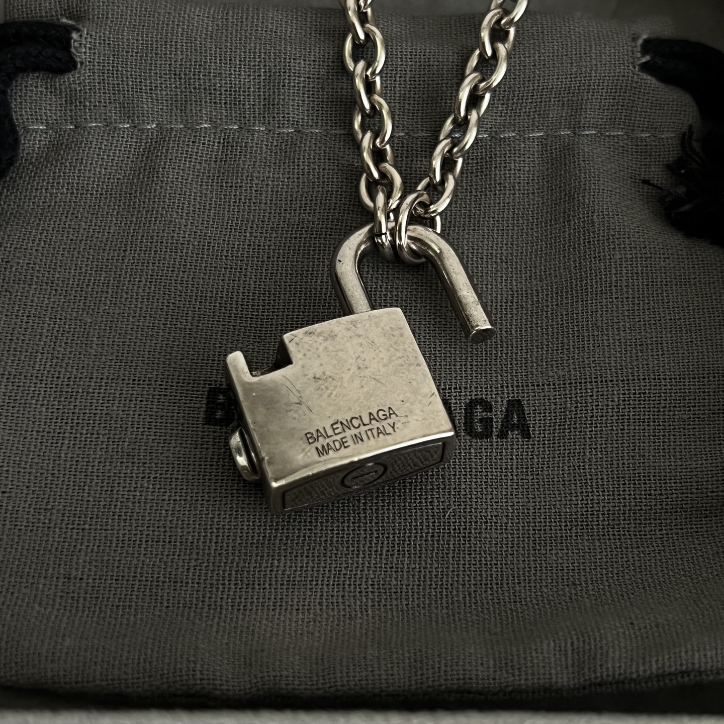 】原单货🔹🔹新品 巴黎世家 项链Balenciaga 做旧款🔹专柜一致 黄铜材质 古金电镀 火爆款出货 